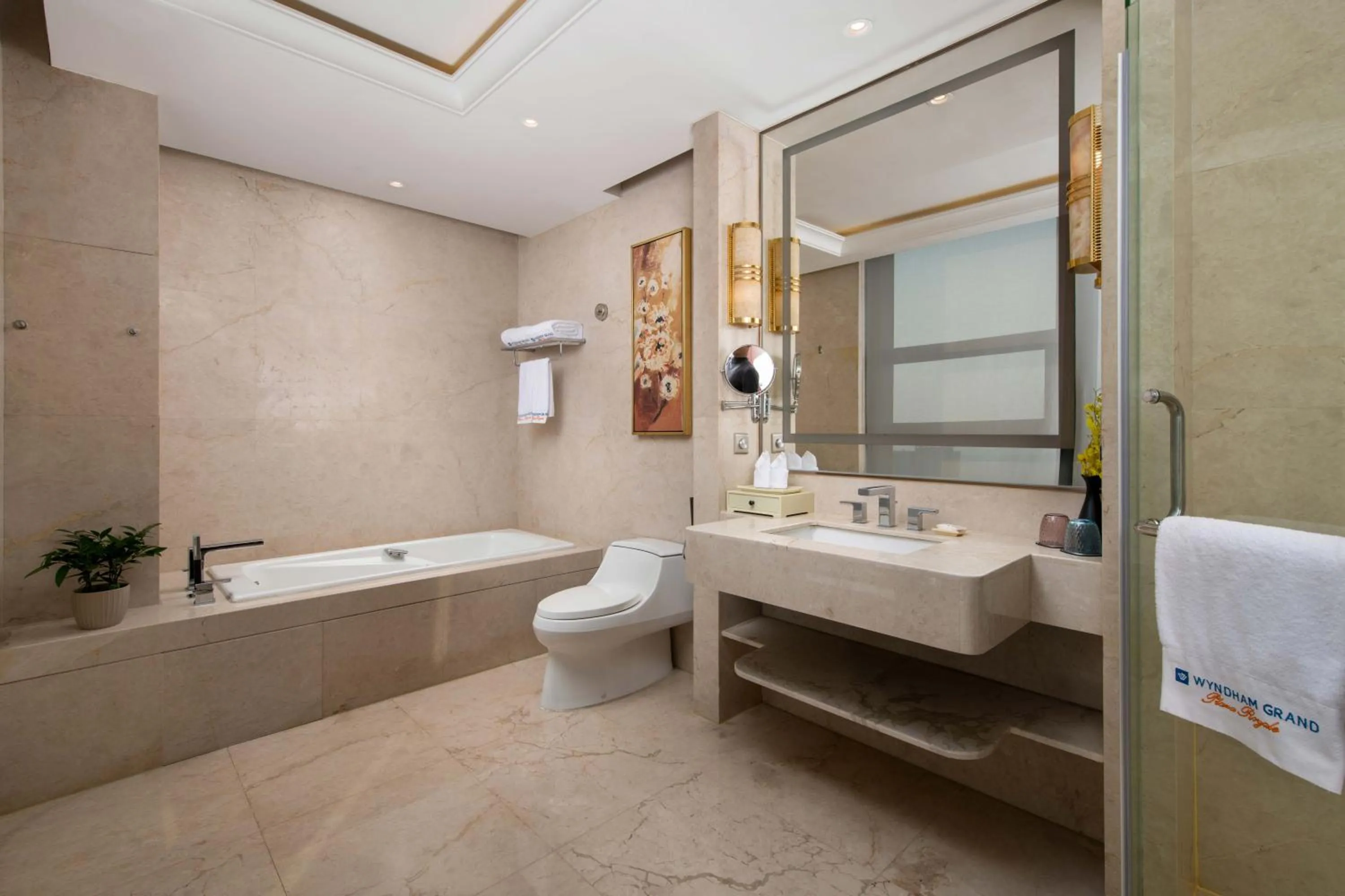 Toilet in Wyndham Grand Plaza Royale Changsheng Jiangyin