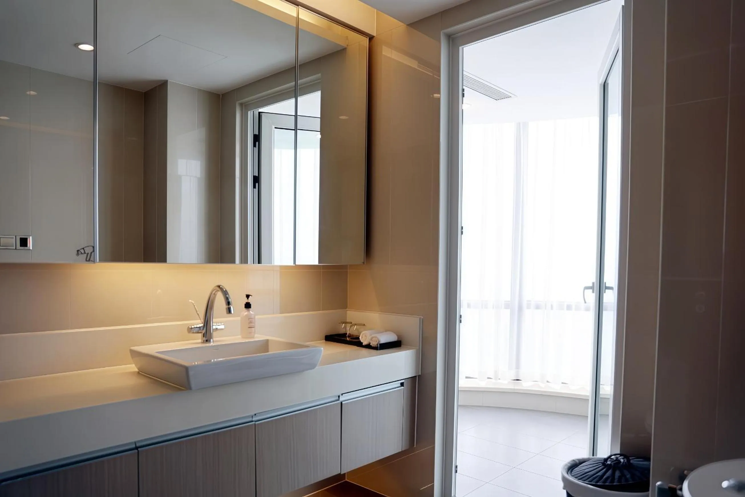 Bathroom in Modena by Fraser Zhuankou Wuhan