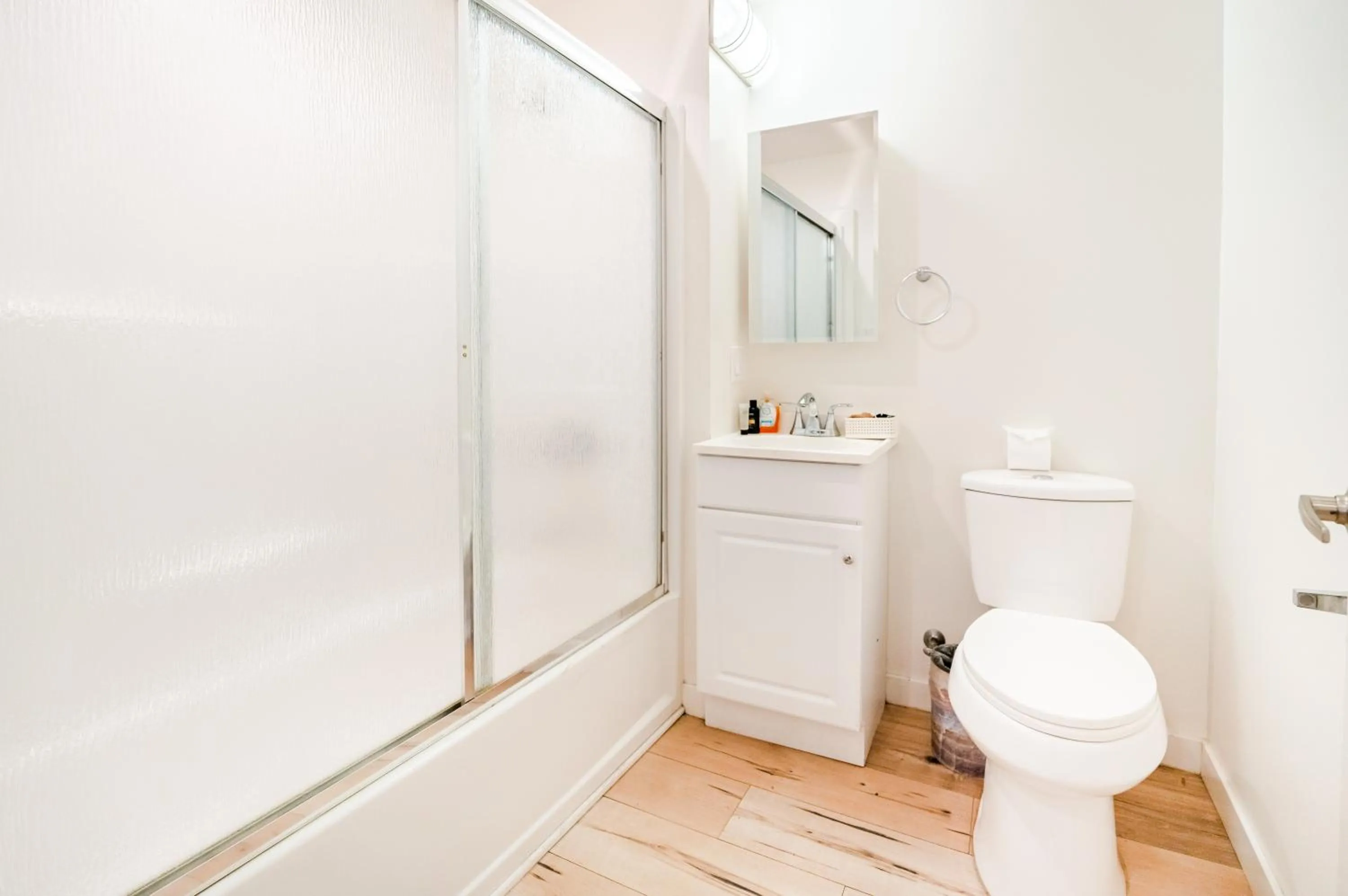 Bathroom in Hollywood 3Bedrooms Stylish Loft with 2 Parking