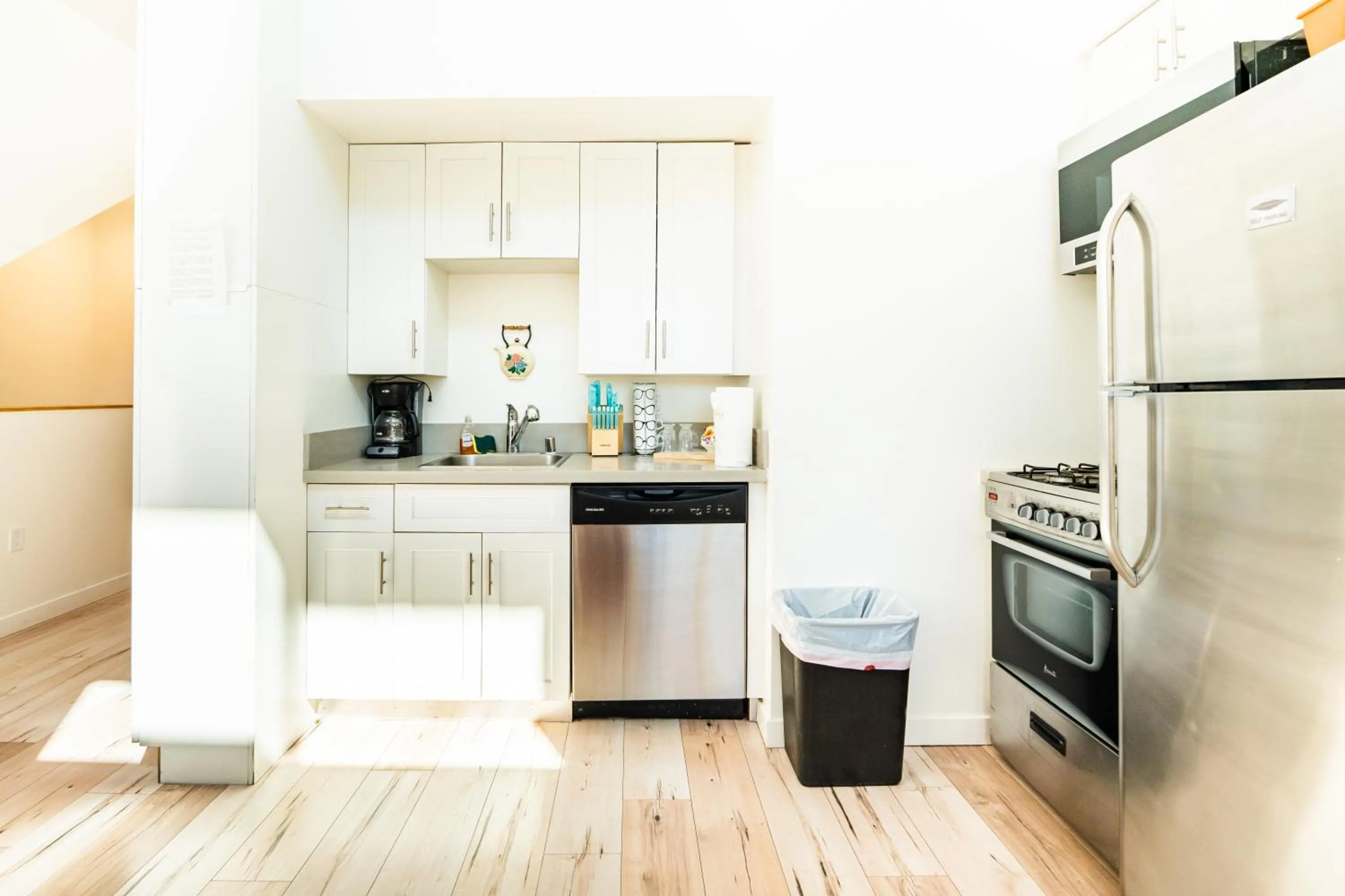 Kitchen or kitchenette in Hollywood 3Bedrooms Stylish Loft with 2 Parking