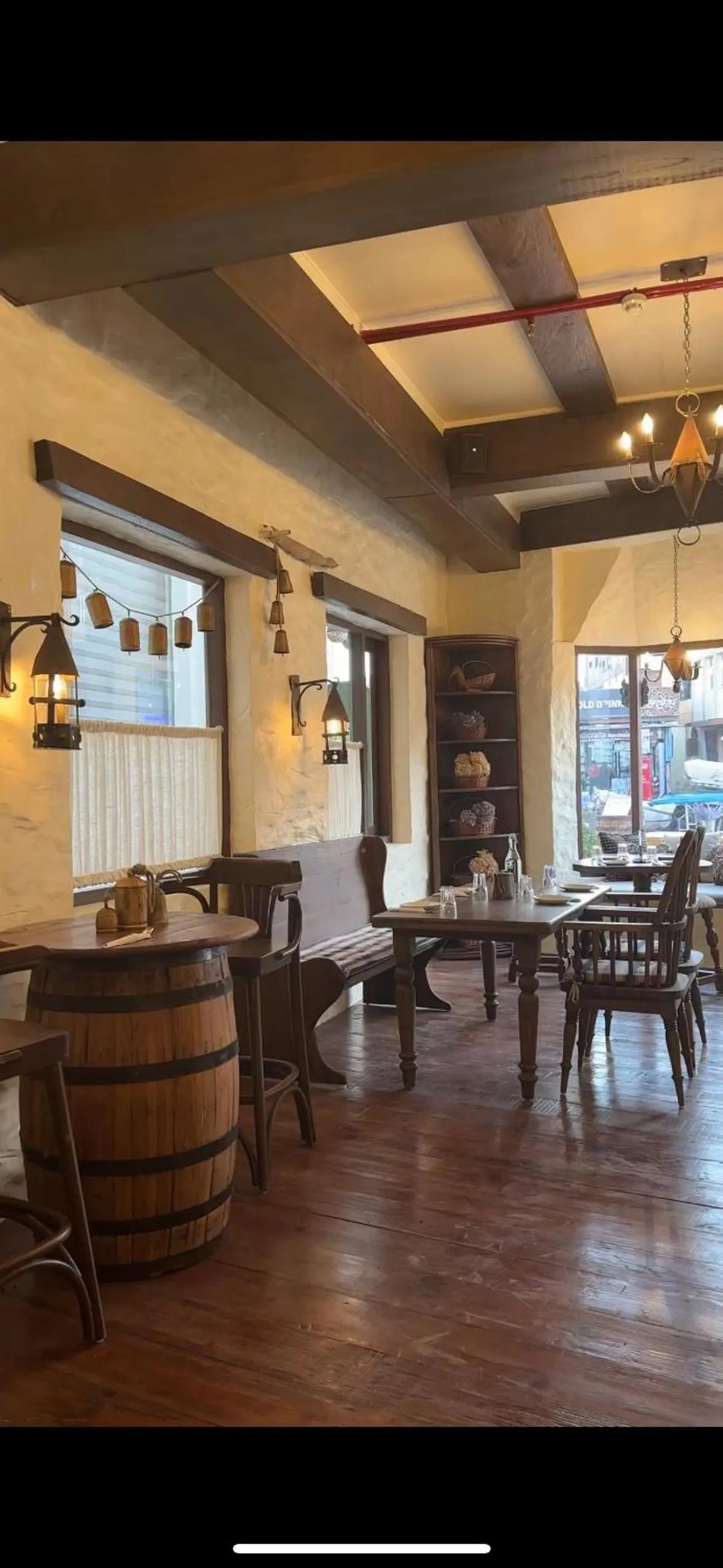 Restaurant/places to eat in Hotel Atulyaa Taj