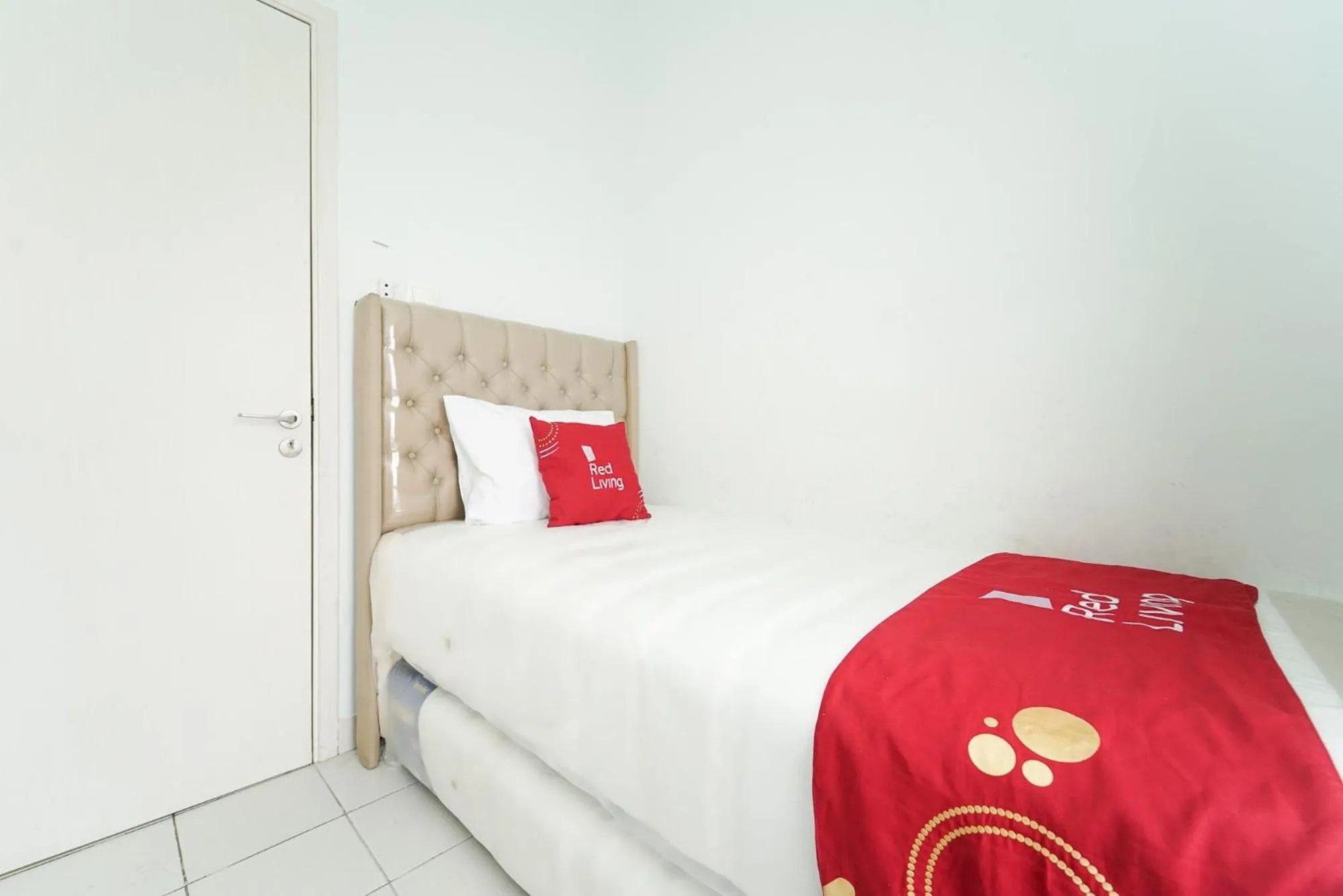 Bed in RedLiving Apartemen Patra Land Urbano - Happy Rooms Tower Mid-West with Netflix