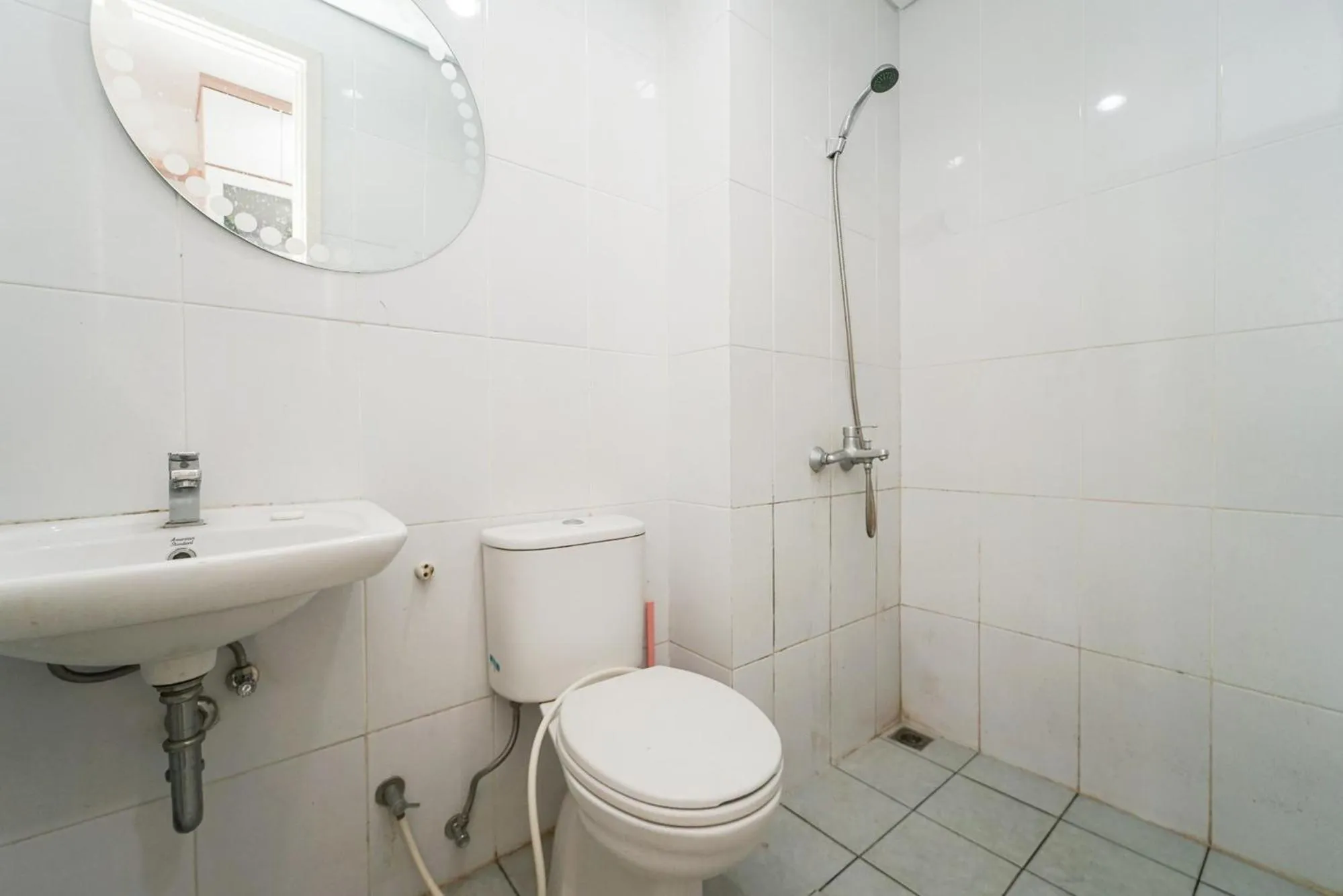 Shower in RedLiving Apartemen Patra Land Urbano - Happy Rooms Tower Mid-West with Netflix