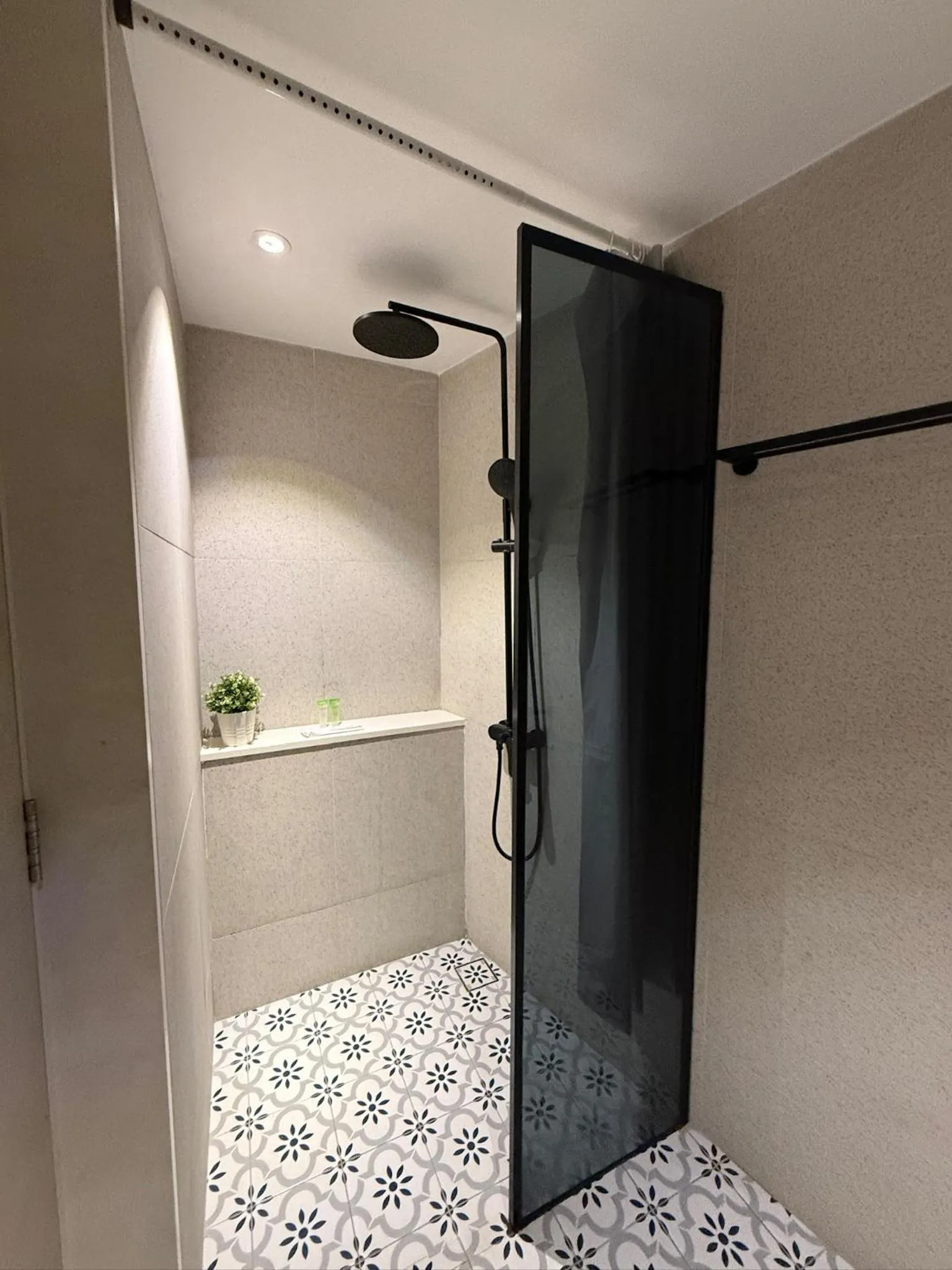 Shower in ISA Hotel Amber Road