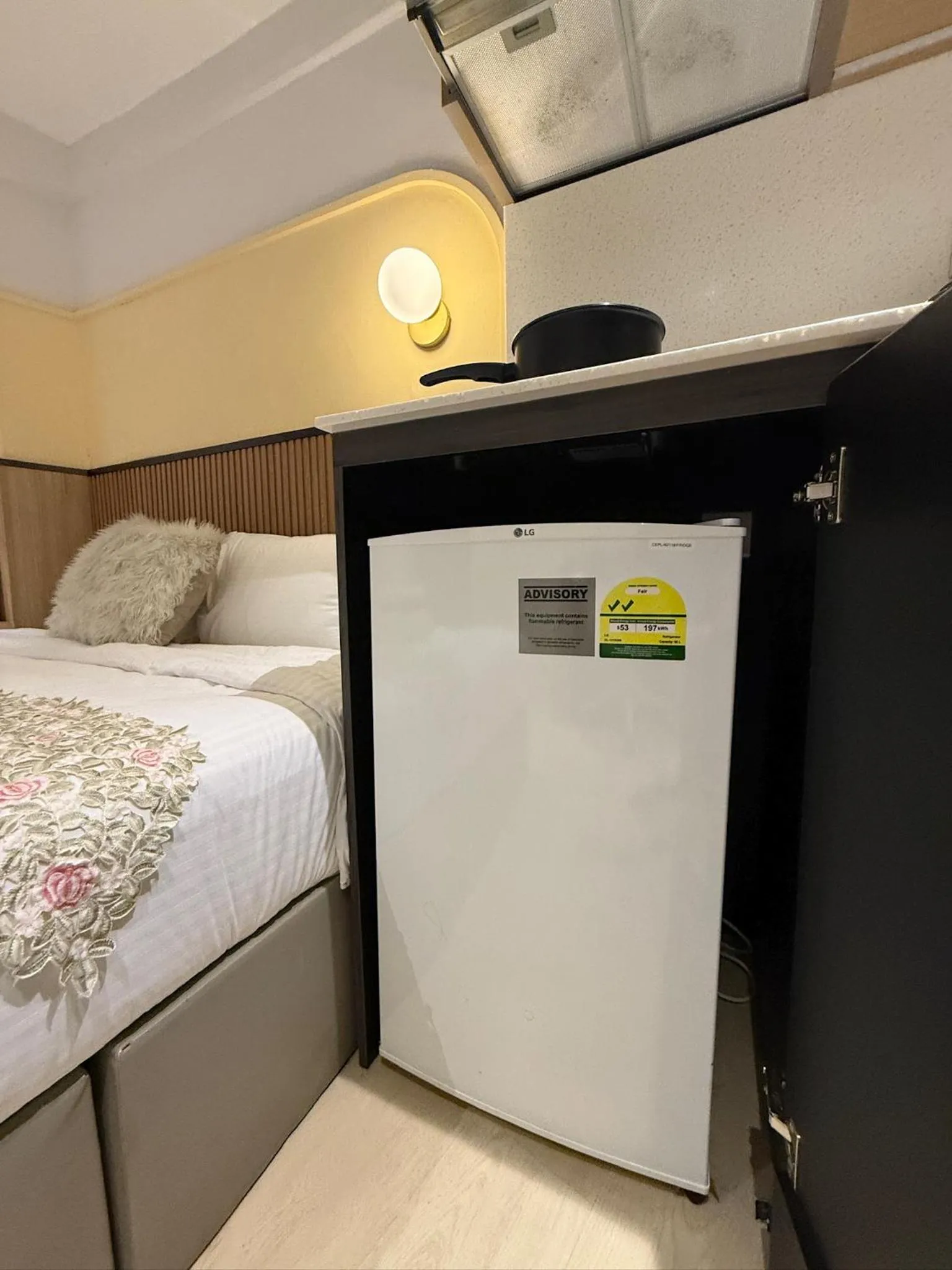 Kitchen or kitchenette, Bed in ISA Hotel Amber Road