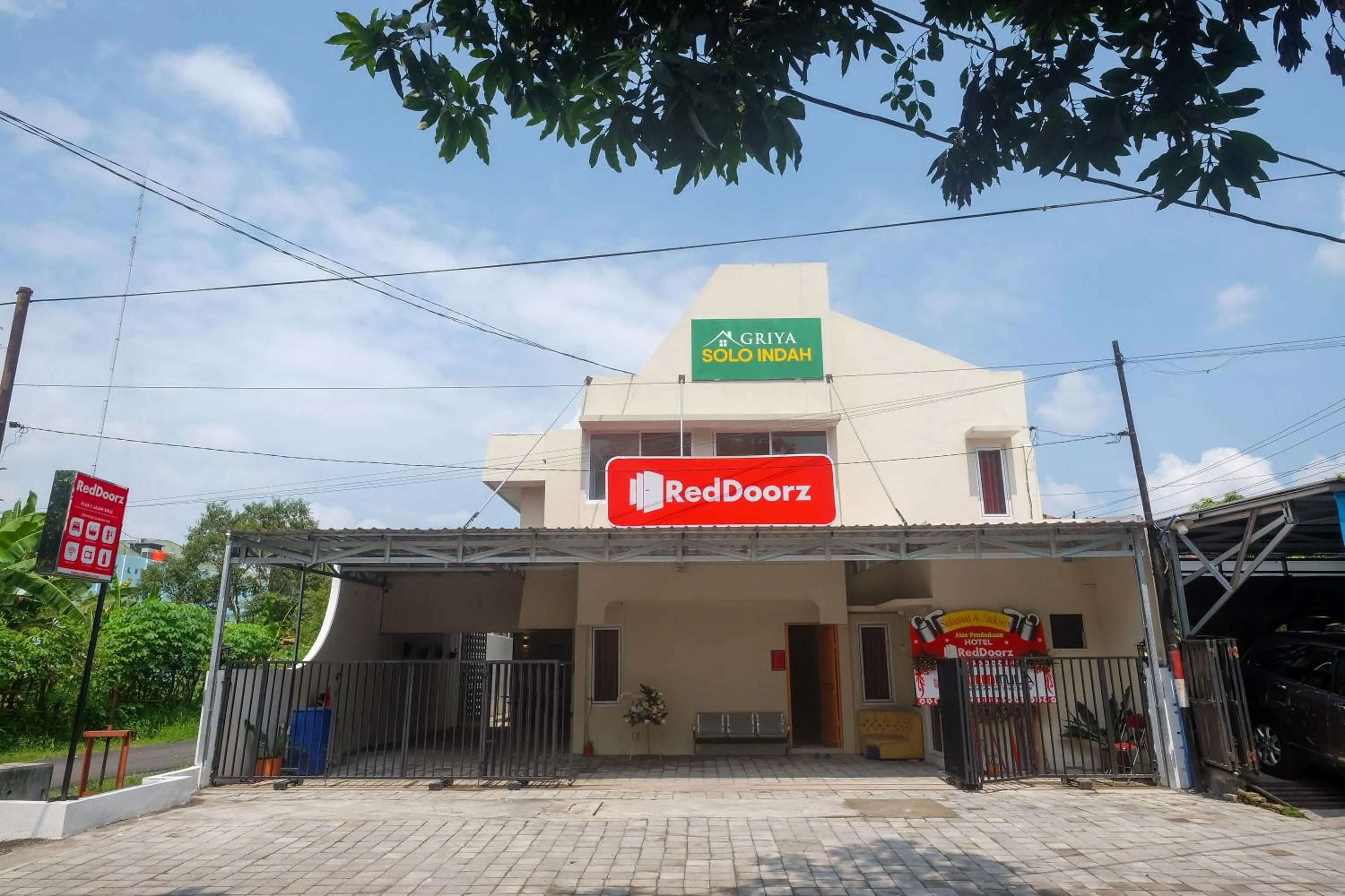 Property building in RedDoorz Plus near RS JIH Solo