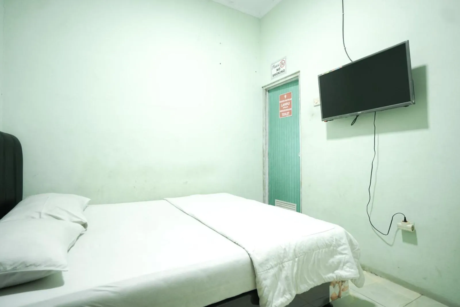 Bedroom, Bed in Mahkota Sivali near Soekarno Hatta Airport Mitra RedDoorz