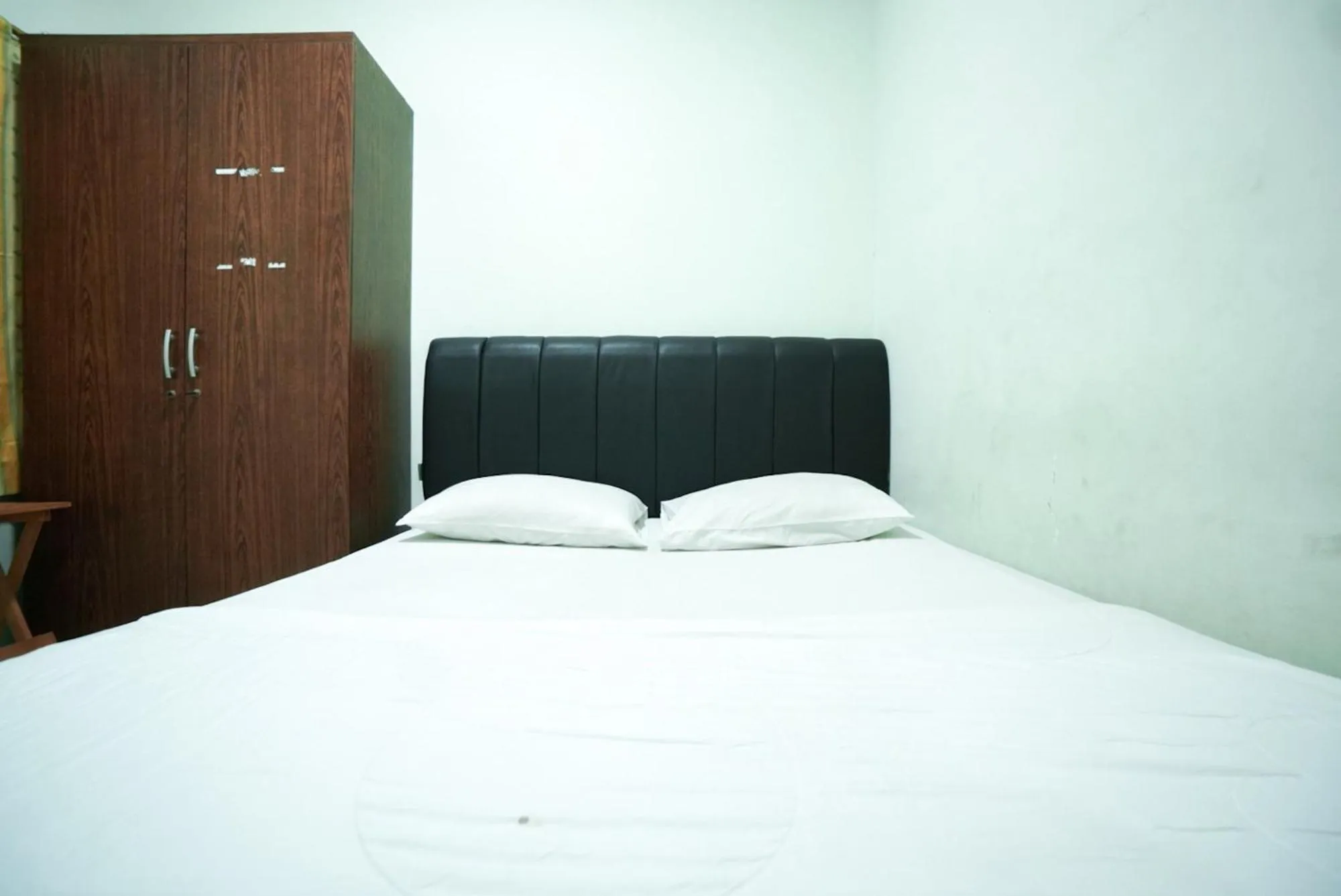 Bedroom, Bed in Mahkota Sivali near Soekarno Hatta Airport Mitra RedDoorz