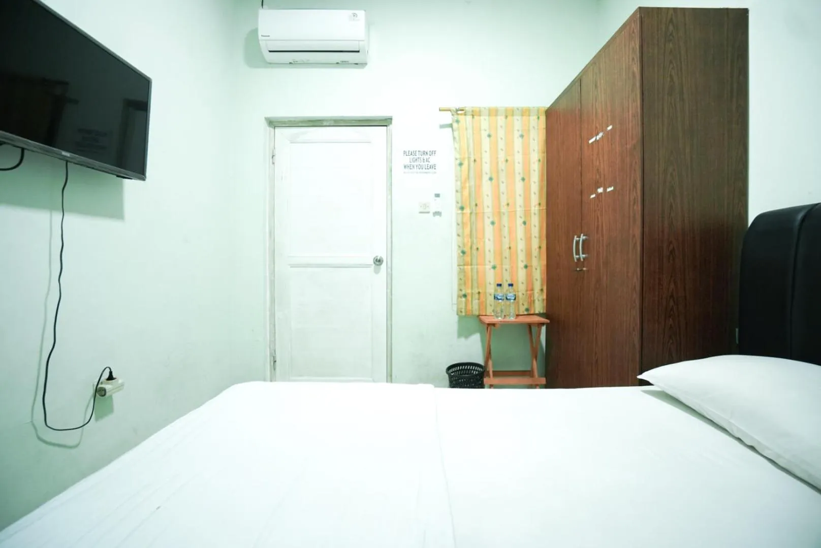 Bedroom, Bed in Mahkota Sivali near Soekarno Hatta Airport Mitra RedDoorz