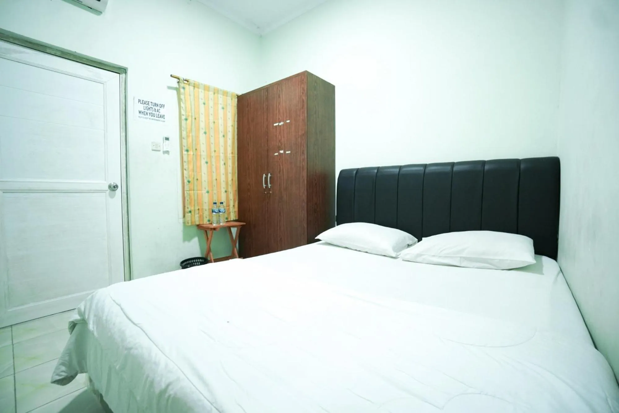 Bedroom, Bed in Mahkota Sivali near Soekarno Hatta Airport Mitra RedDoorz