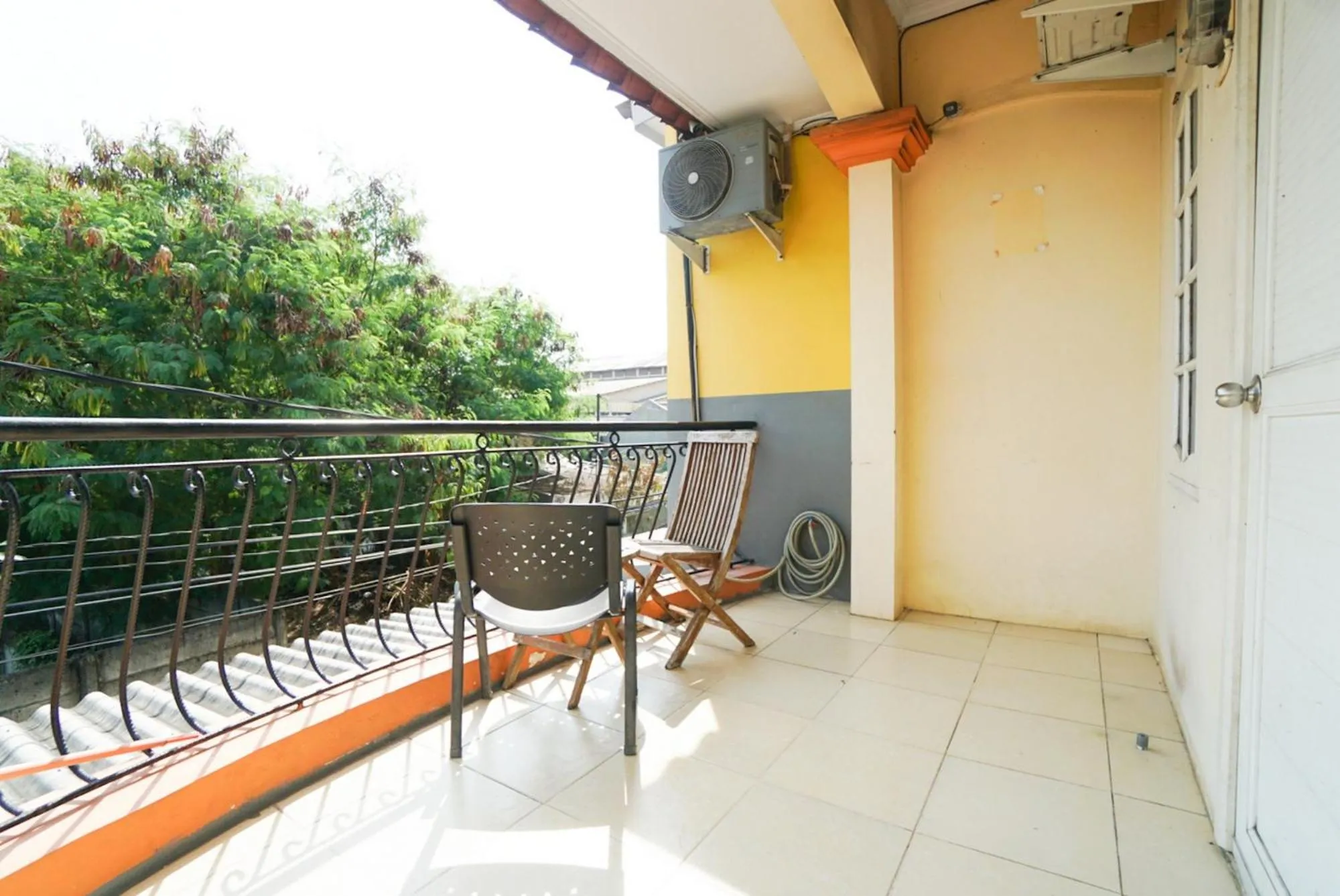 Property building in Mahkota Sivali near Soekarno Hatta Airport Mitra RedDoorz