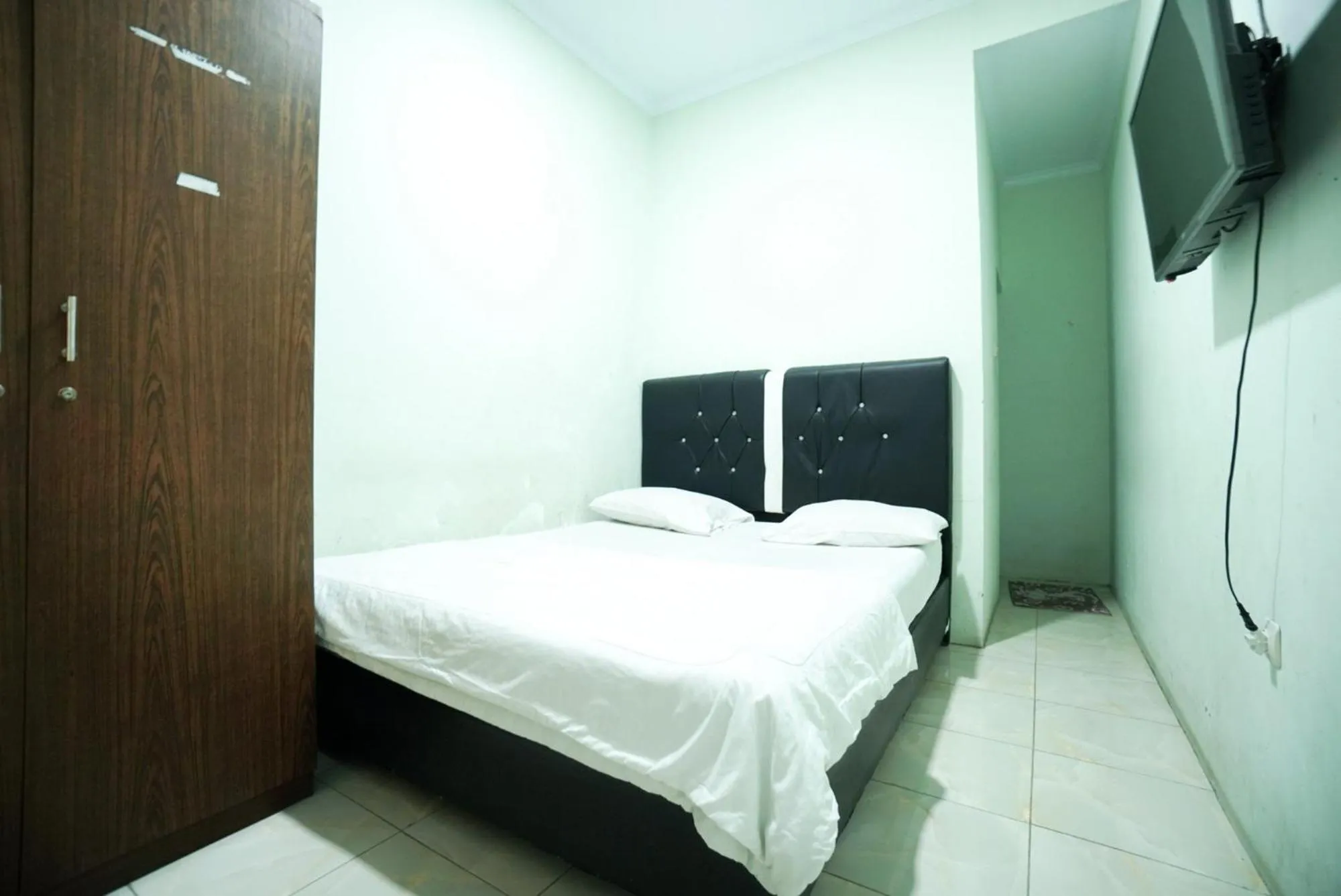 Bedroom, Bed in Mahkota Sivali near Soekarno Hatta Airport Mitra RedDoorz