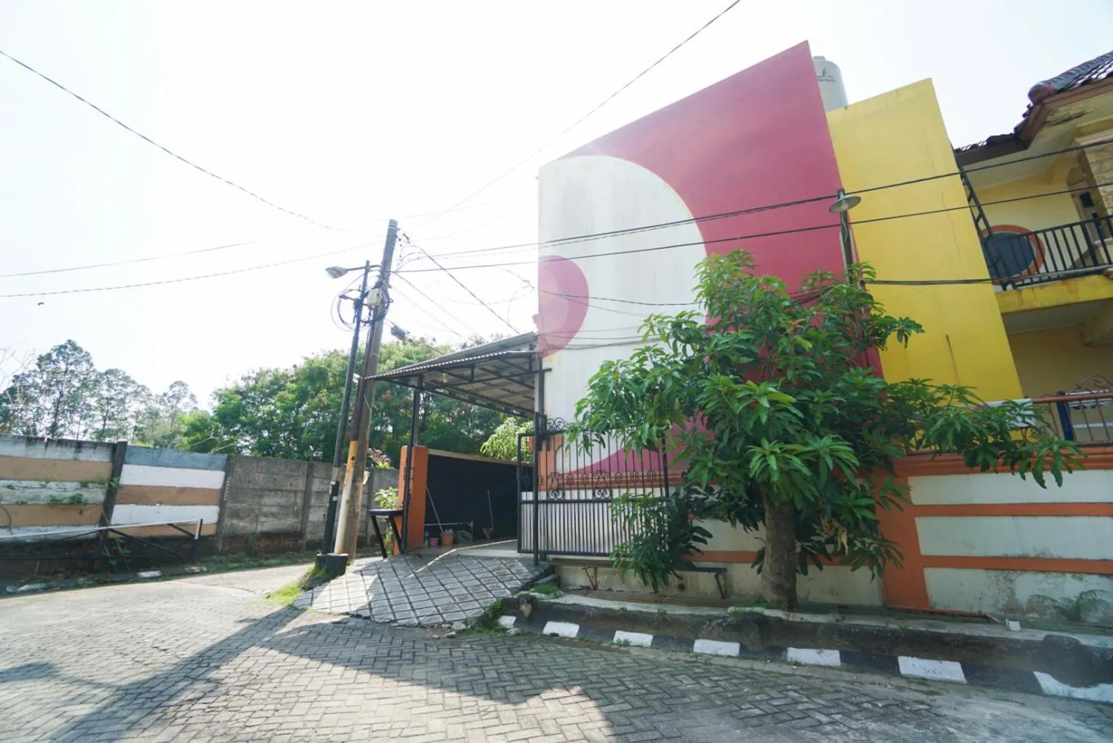 Property building in Mahkota Sivali near Soekarno Hatta Airport Mitra RedDoorz