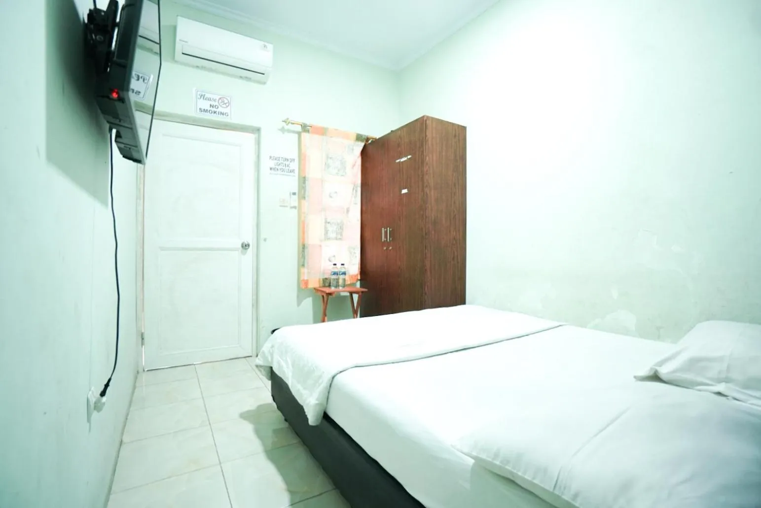 Bedroom, Bed in Mahkota Sivali near Soekarno Hatta Airport Mitra RedDoorz