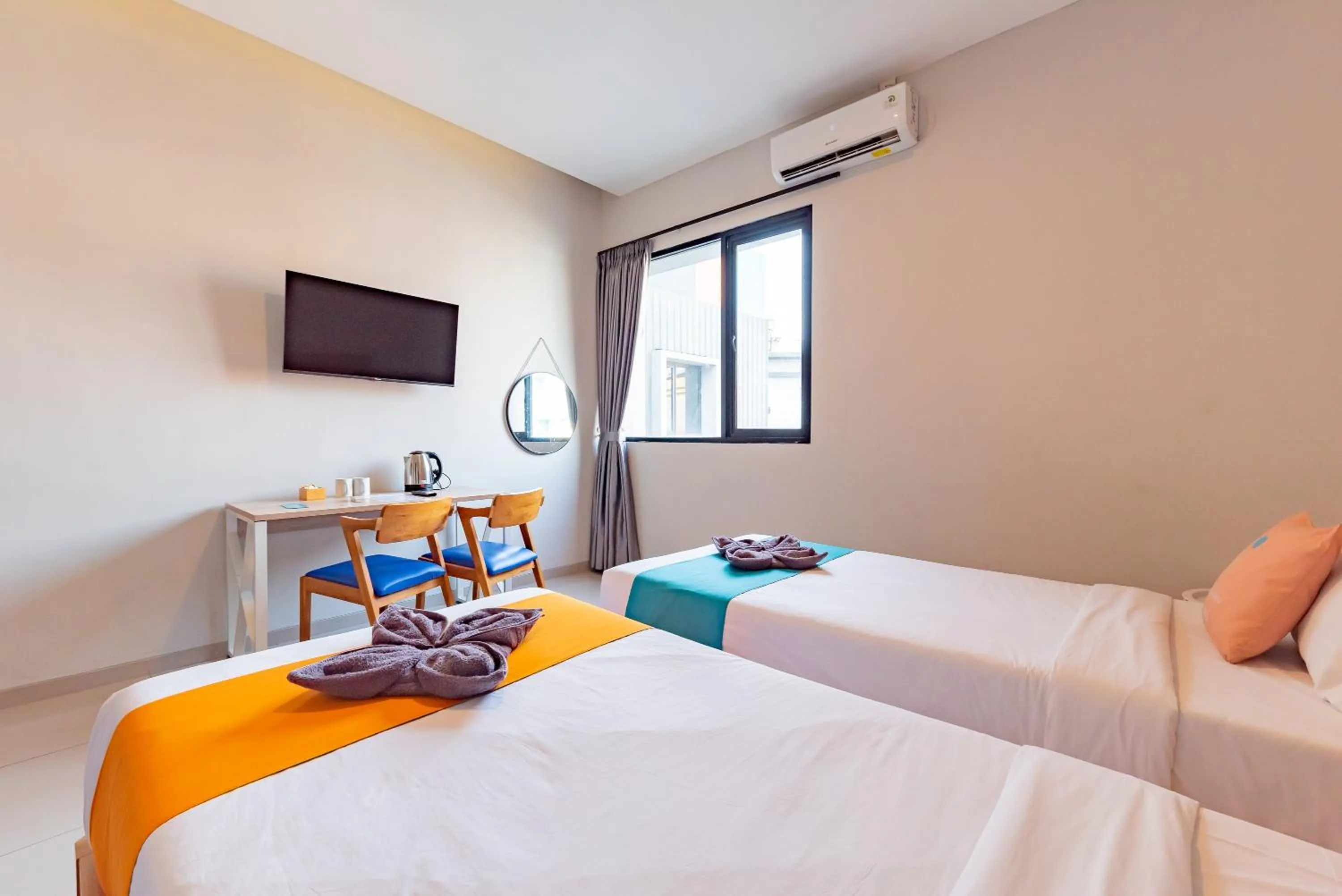 Bedroom, Bed in Sans Hotel Bobosini Malang by RedDoorz