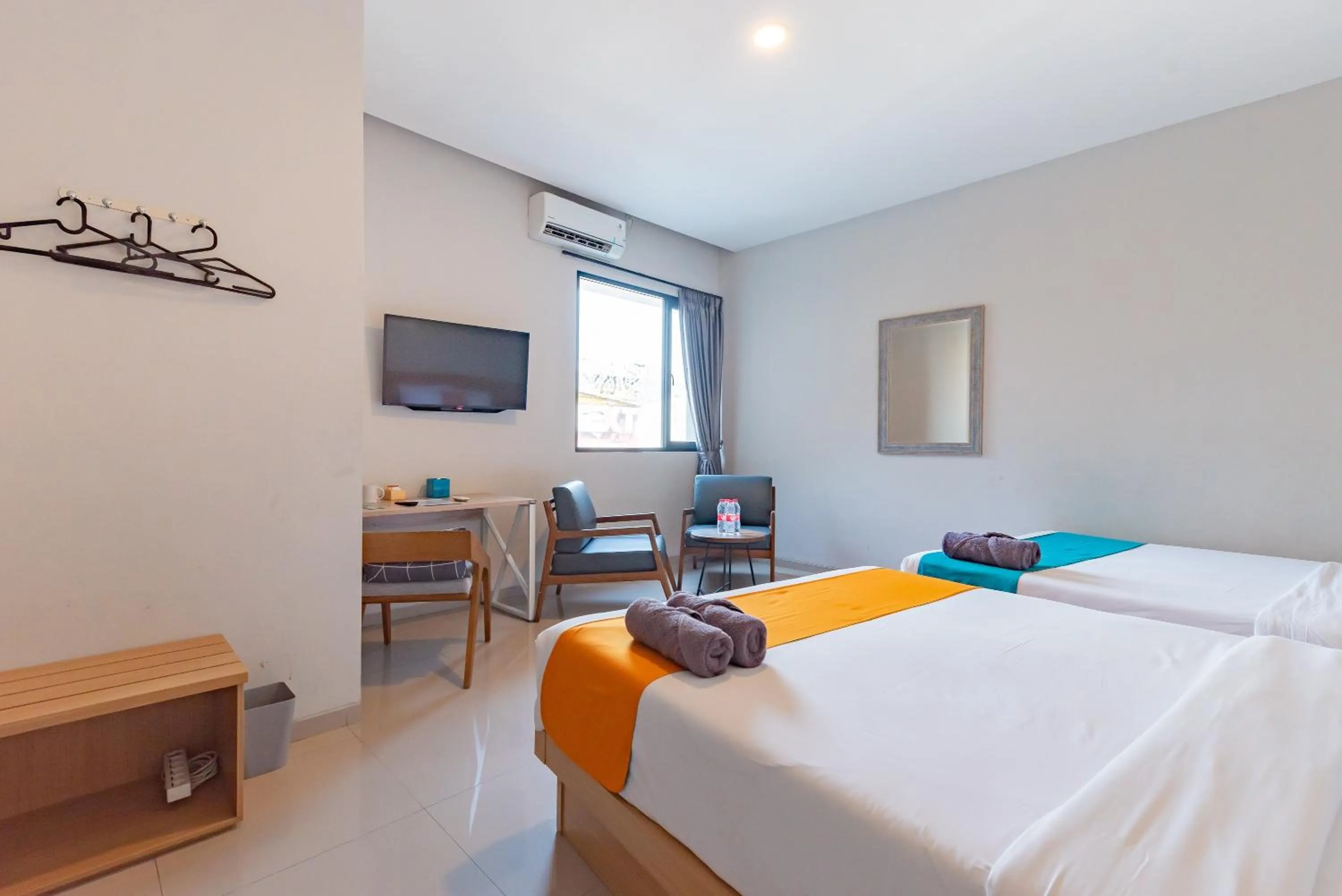 Bedroom, Bed in Sans Hotel Bobosini Malang by RedDoorz