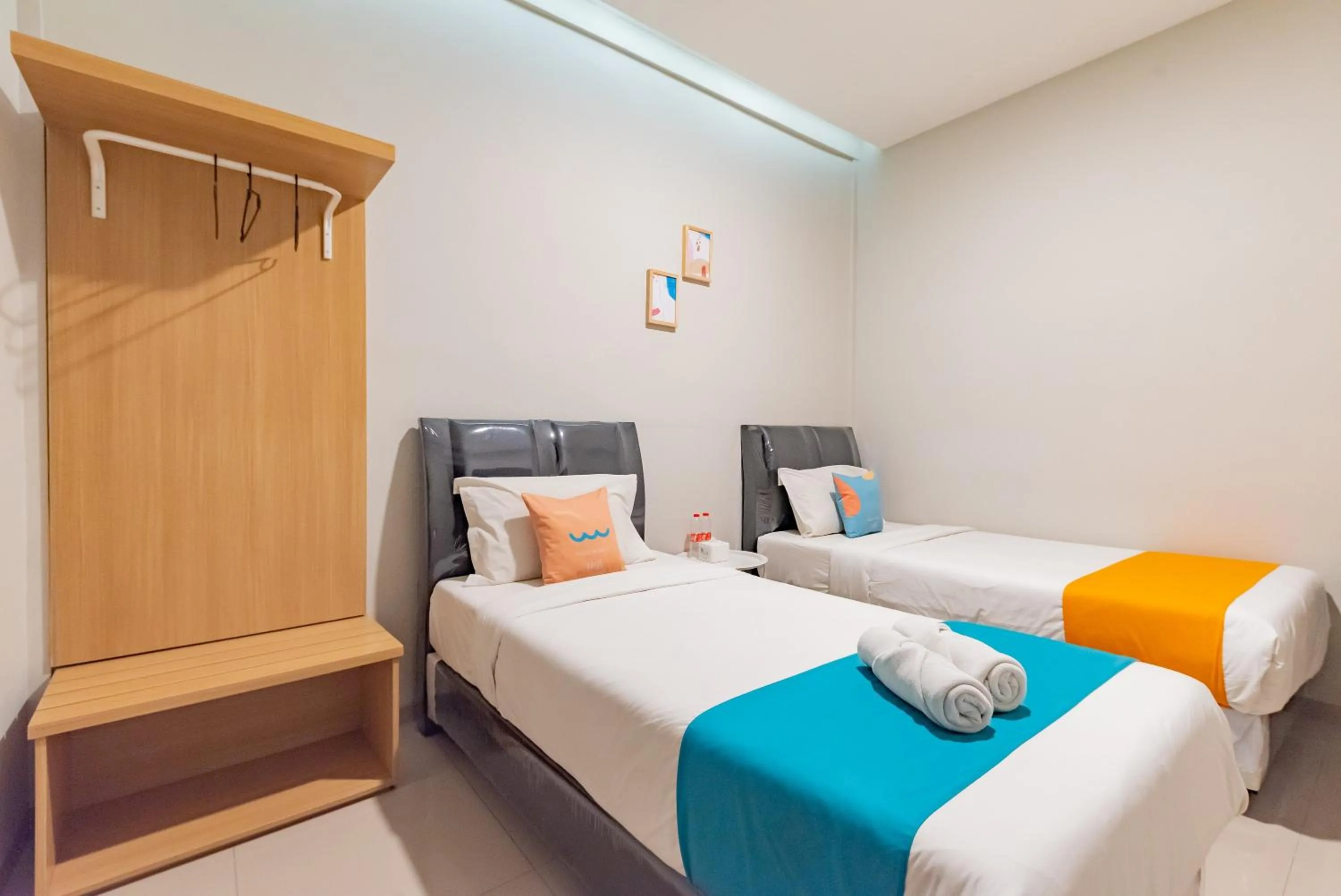 Bedroom, Bed in Sans Hotel Bobosini Malang by RedDoorz