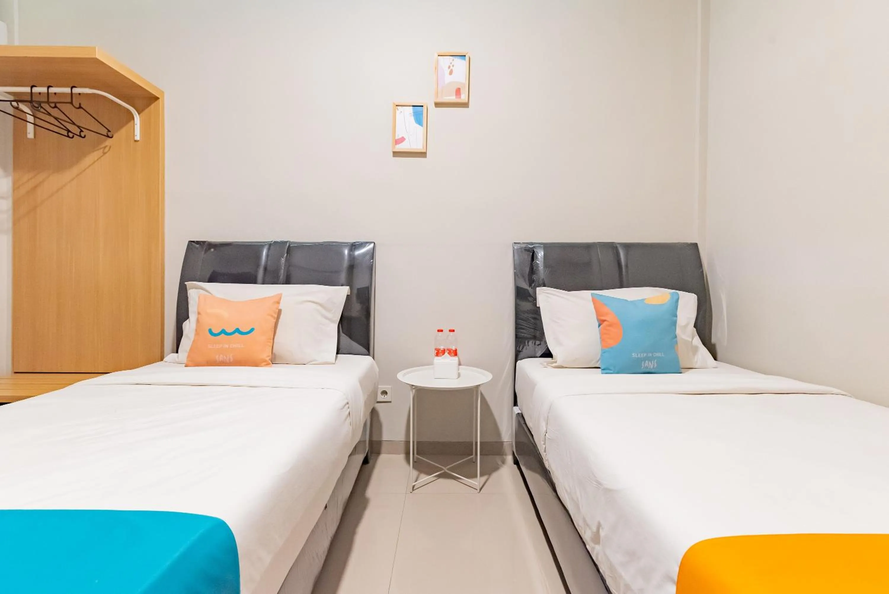 Bedroom, Bed in Sans Hotel Bobosini Malang by RedDoorz