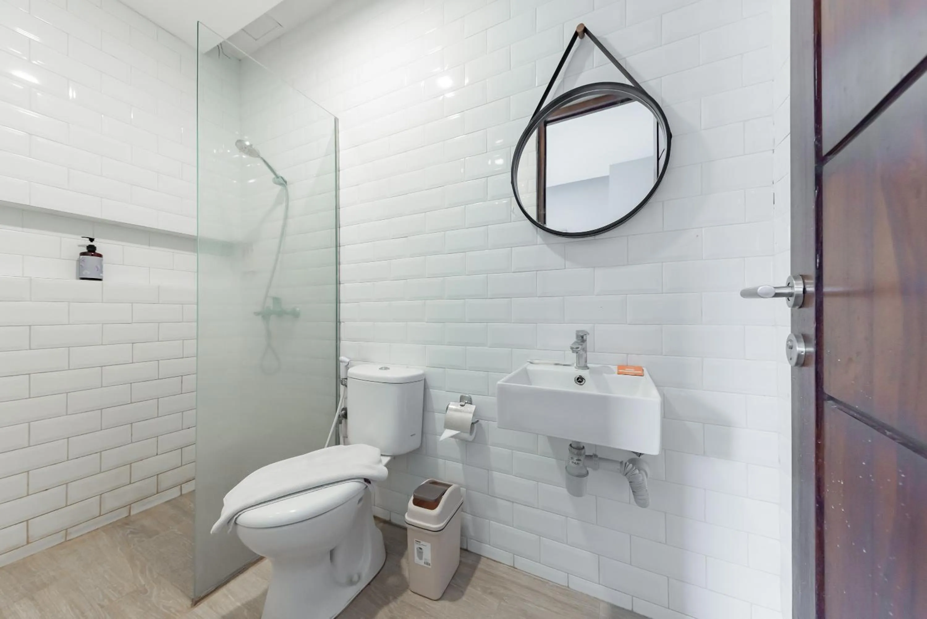 Bathroom in Sans Hotel Bobosini Malang by RedDoorz