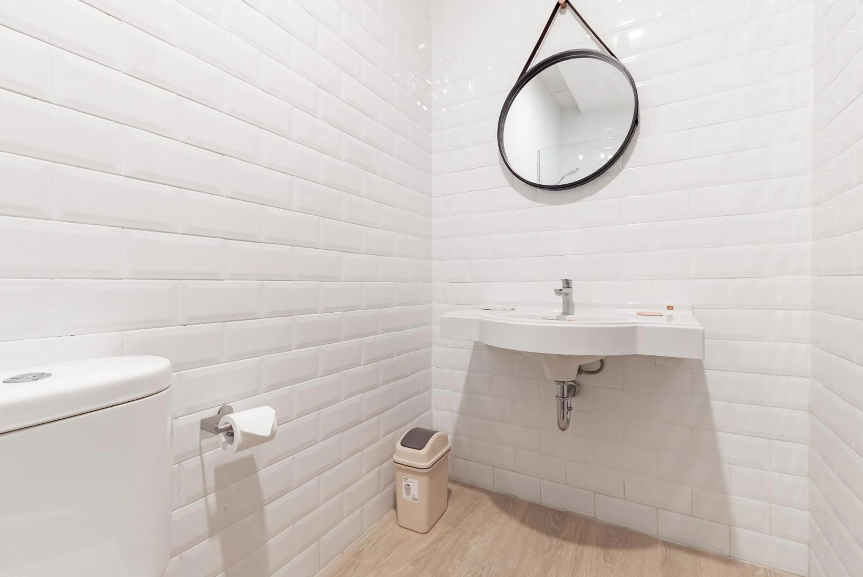 Bathroom in Sans Hotel Bobosini Malang by RedDoorz