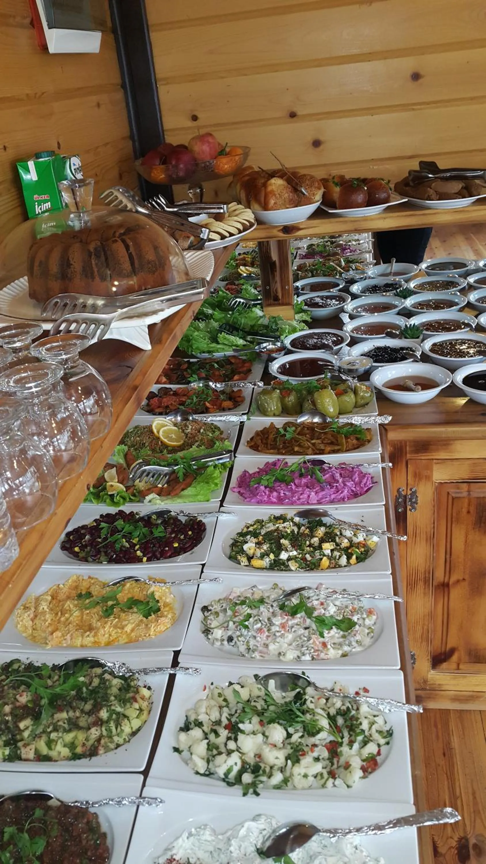 Buffet breakfast in Kadıoğlu Konağı