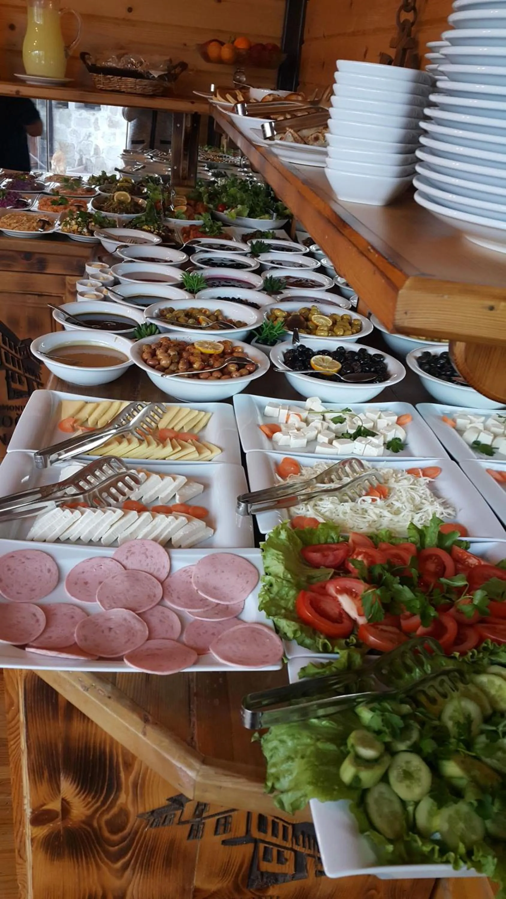 Buffet breakfast in Kadıoğlu Konağı