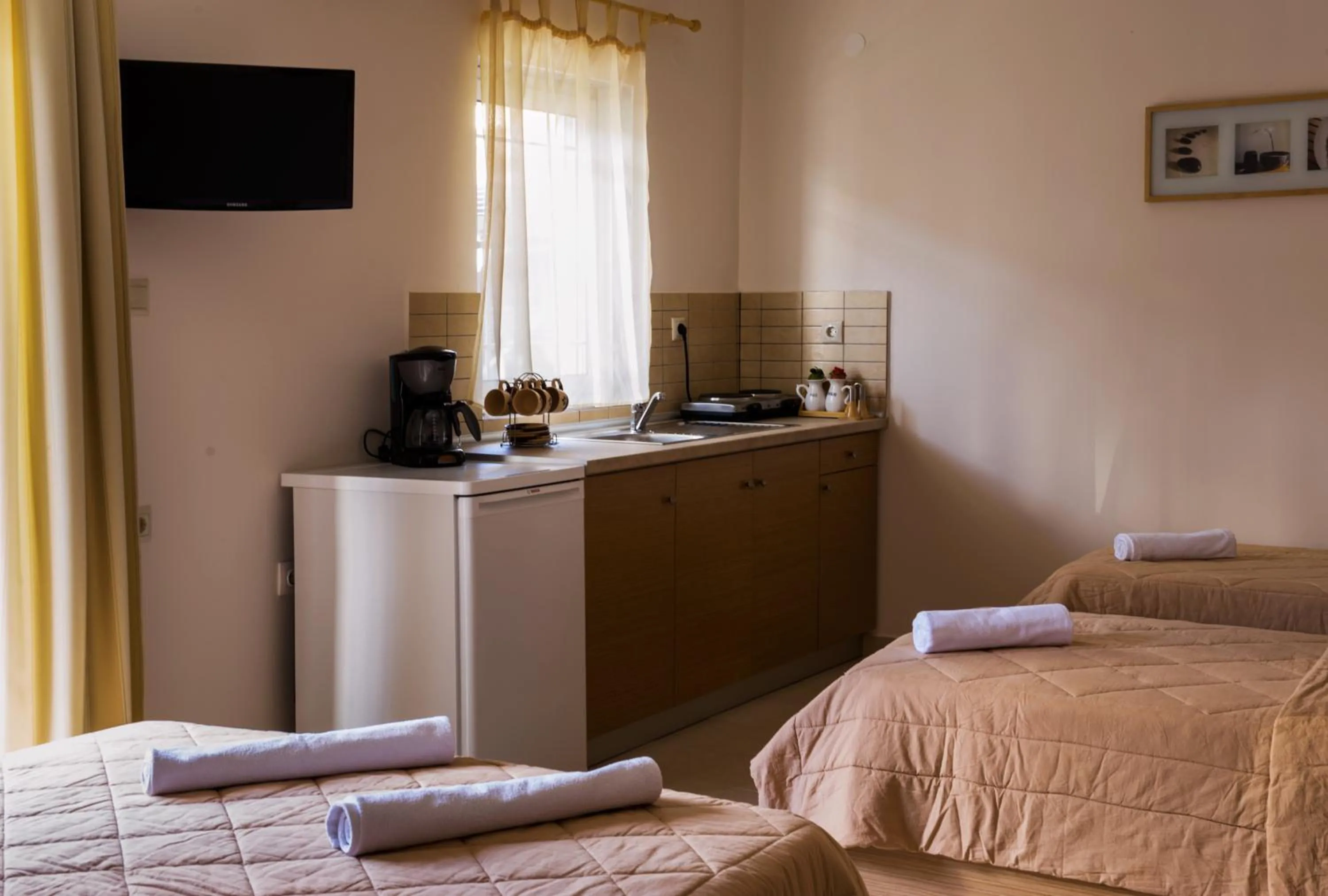 TV and multimedia, Bed in Nepheli Apartments and Studios