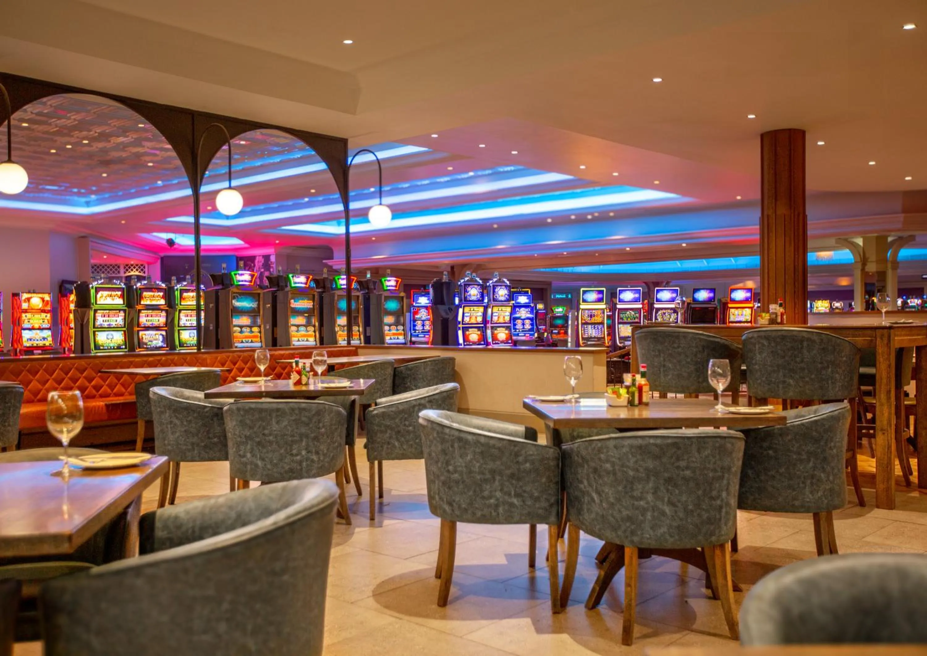 Restaurant/places to eat in Hemingways Hotel