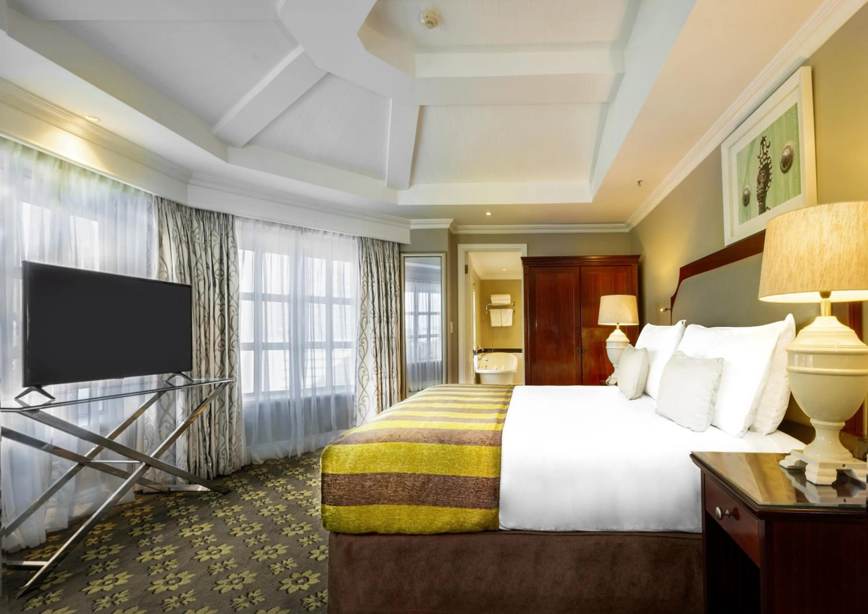 Bedroom, Bed in Hemingways Hotel