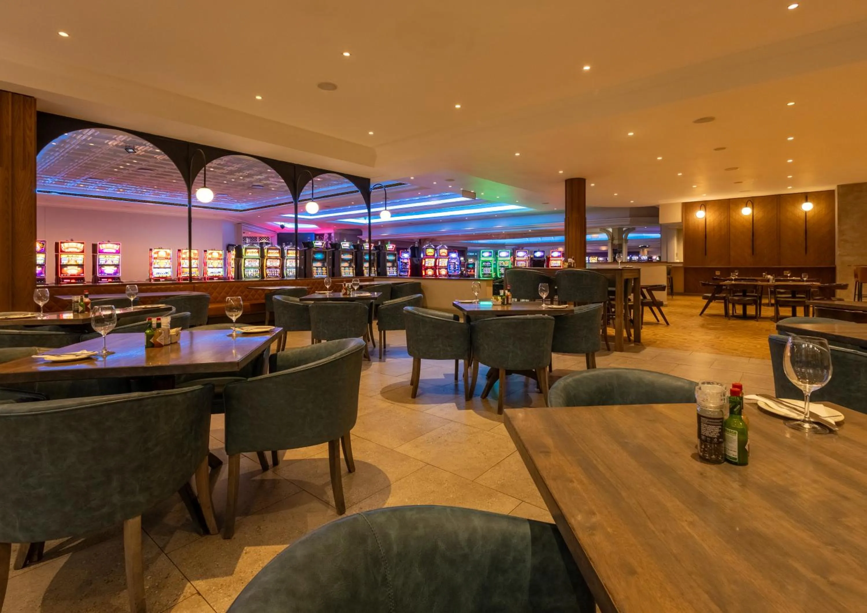 Restaurant/places to eat in Hemingways Hotel