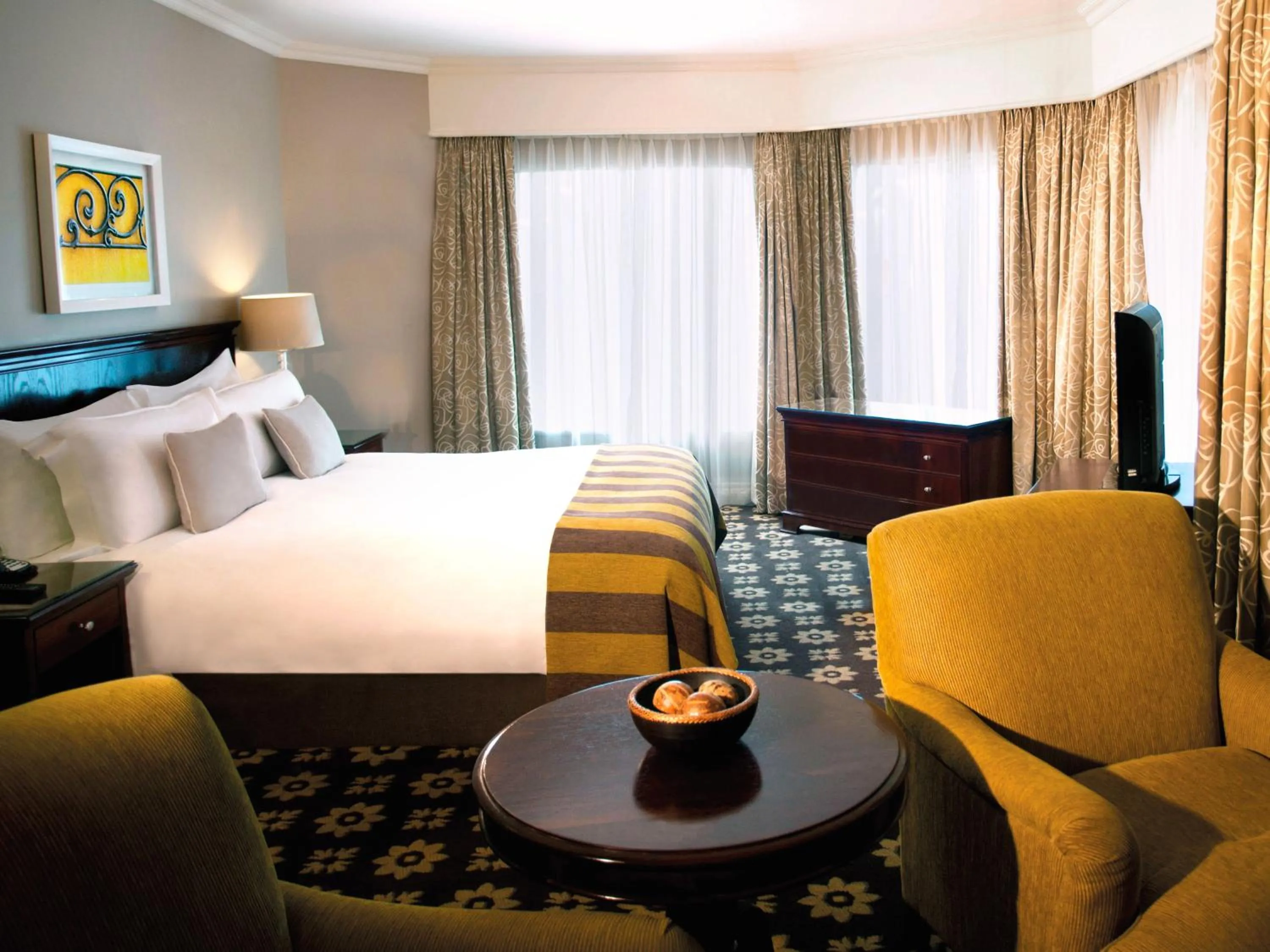 Bedroom, Bed in Hemingways Hotel