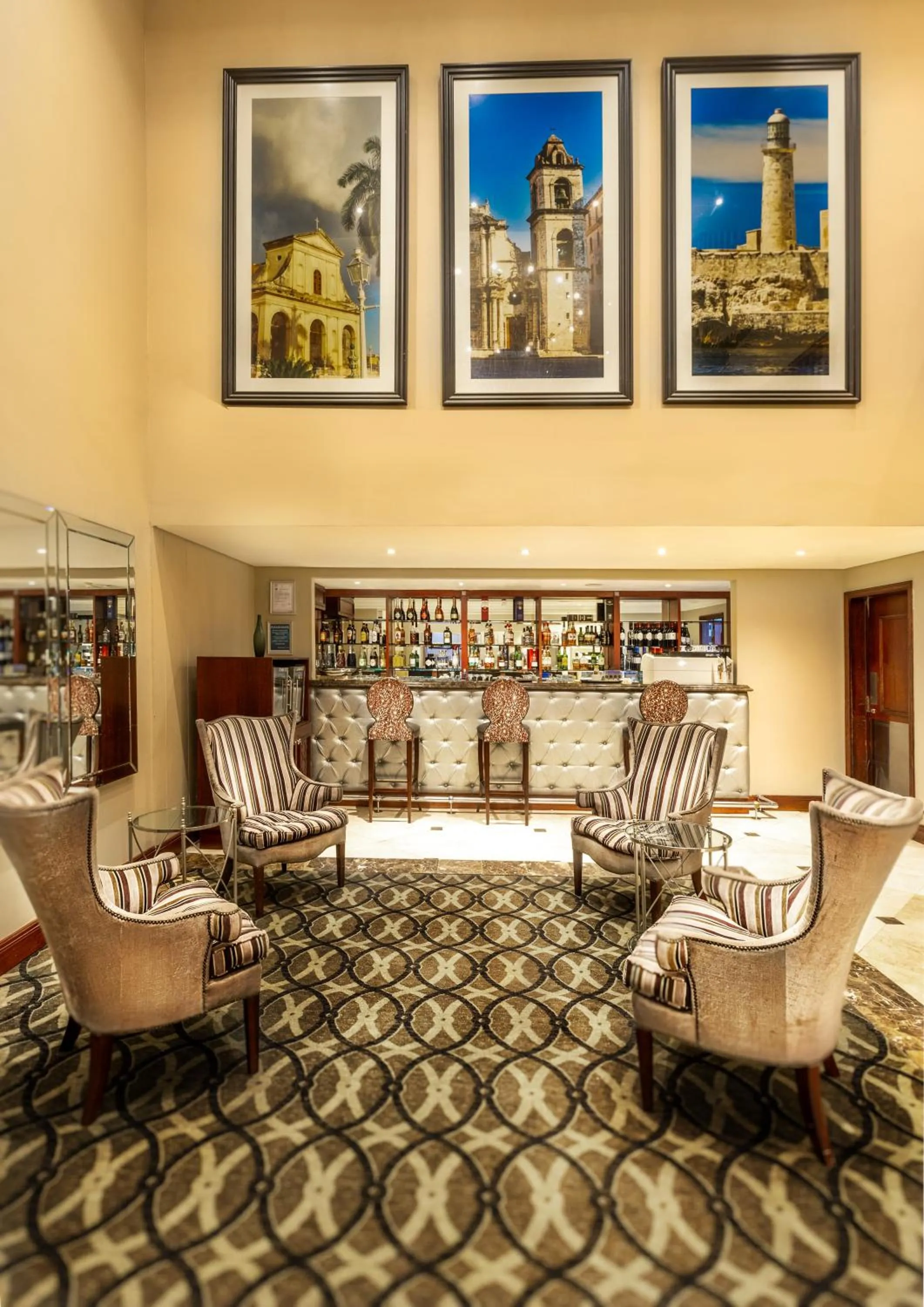 Restaurant/places to eat in Hemingways Hotel