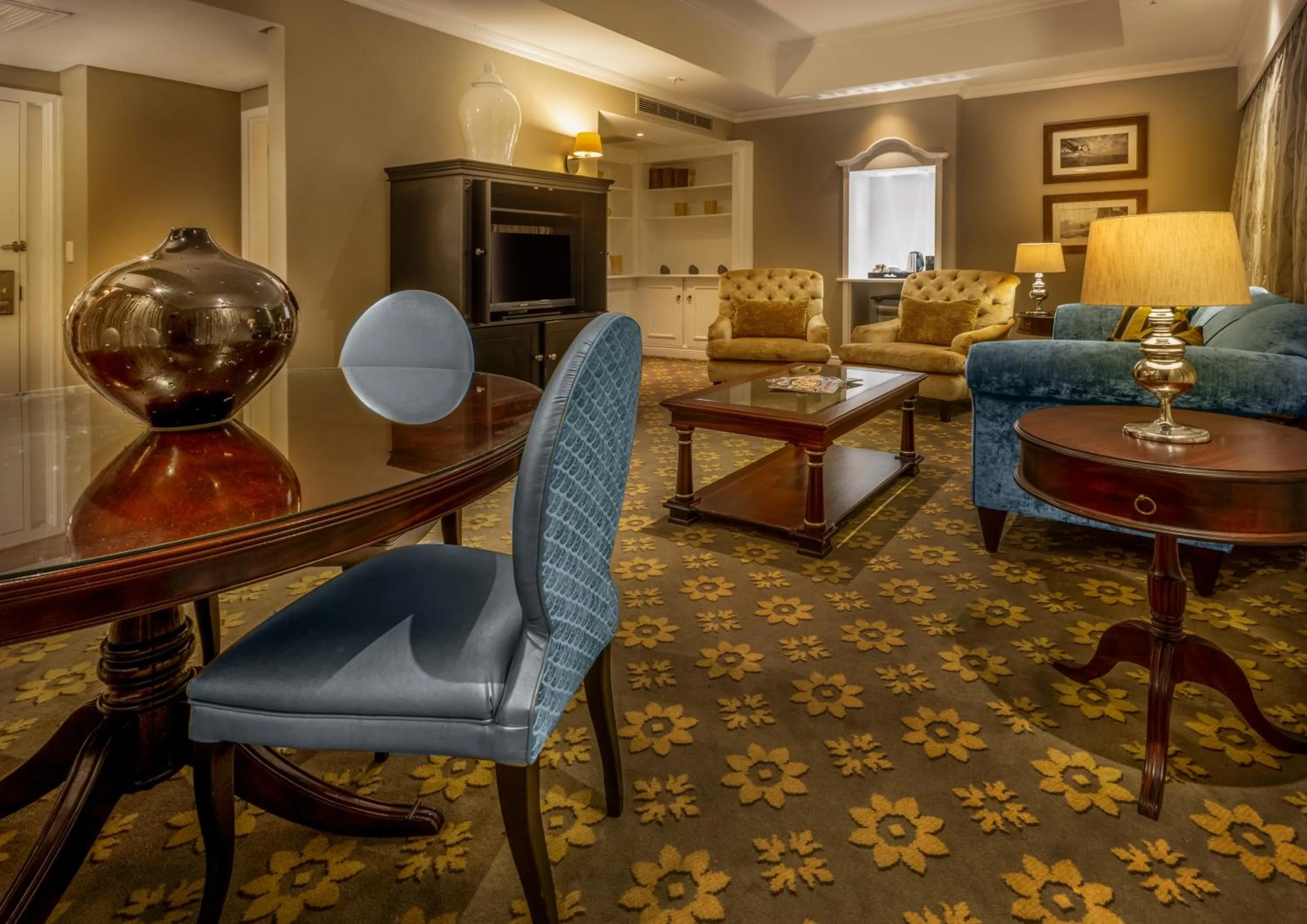 Living room in Hemingways Hotel