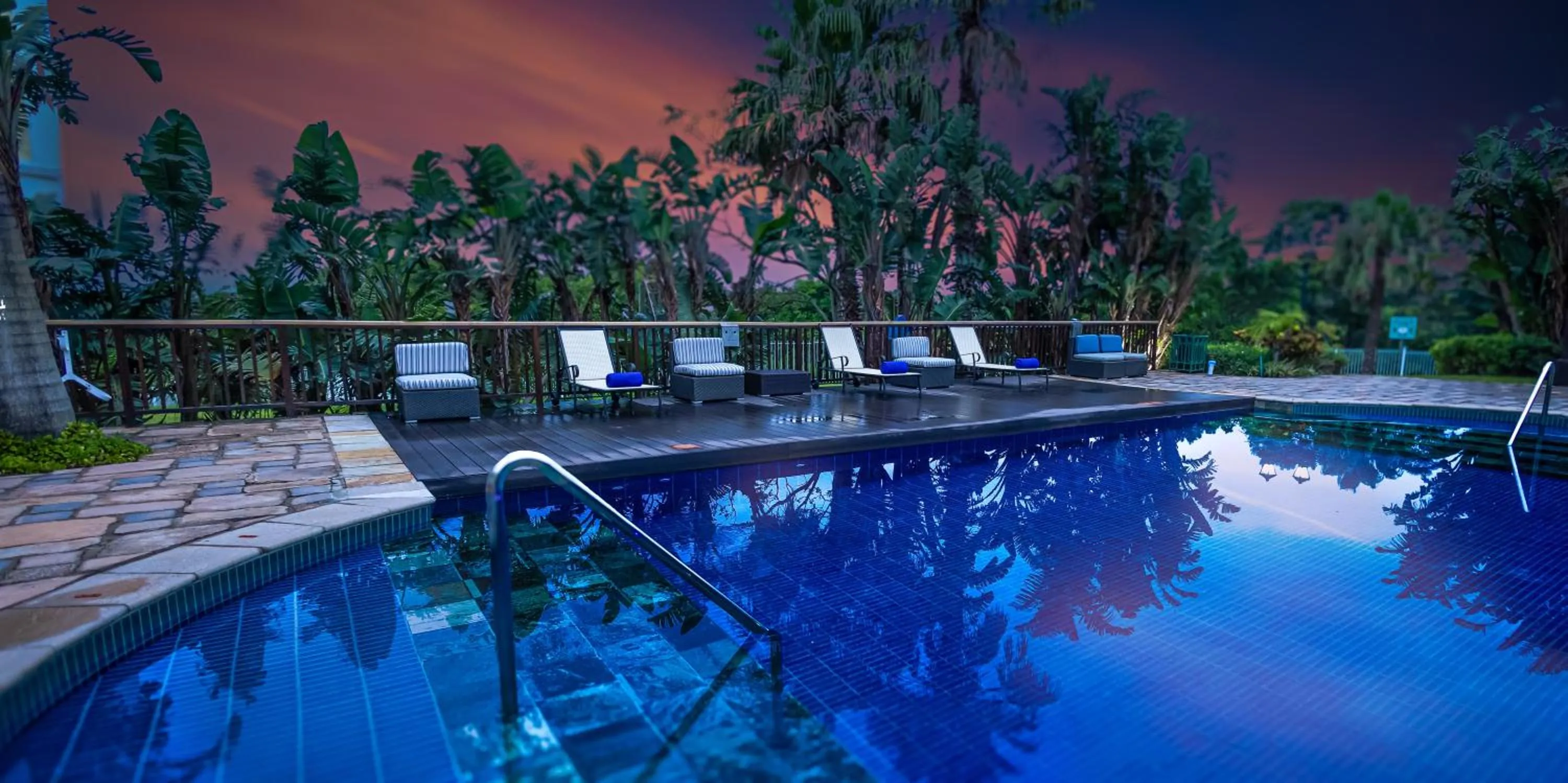 Swimming pool in Hemingways Hotel
