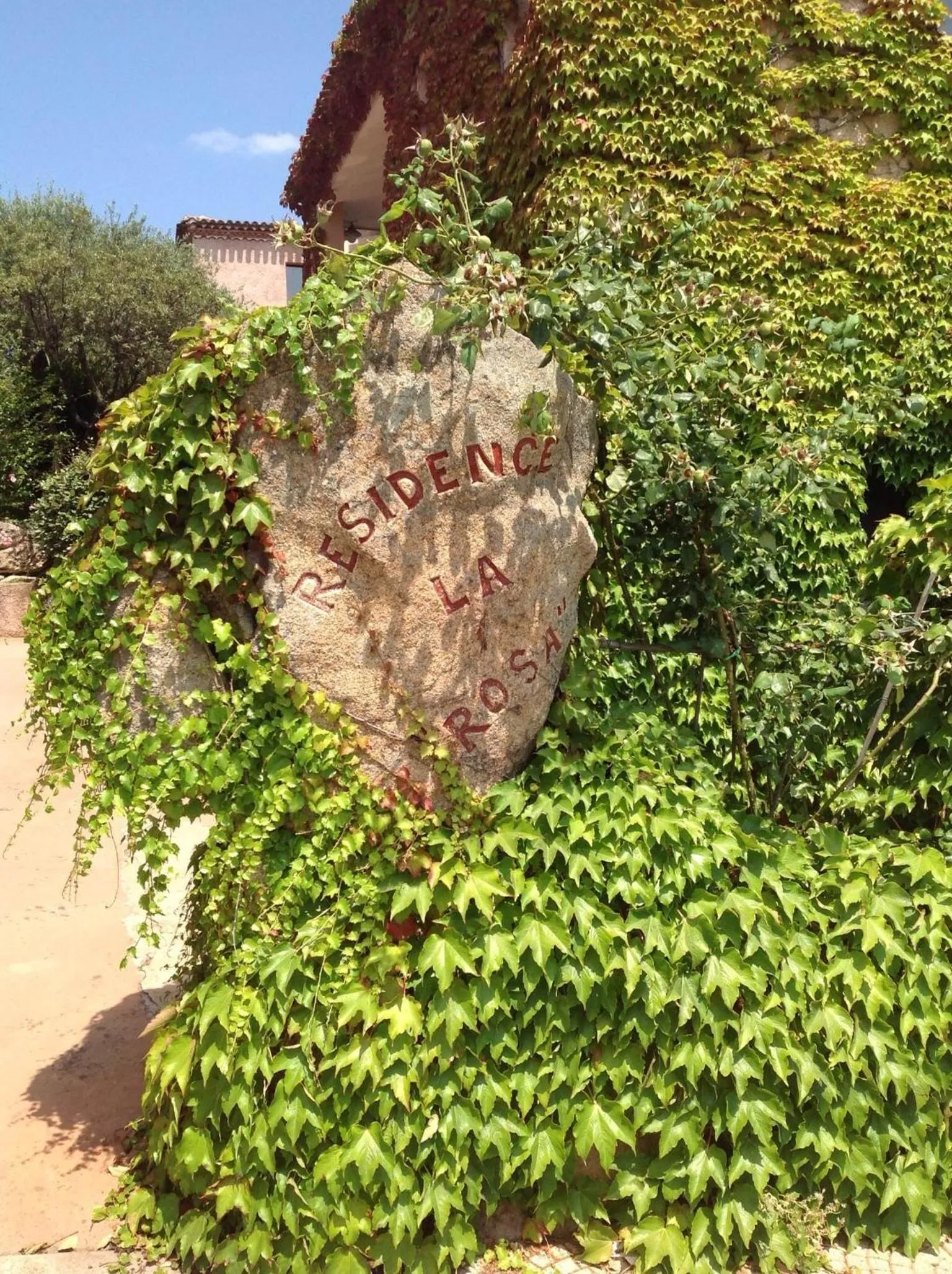 Facade/entrance in Residence La Rosa