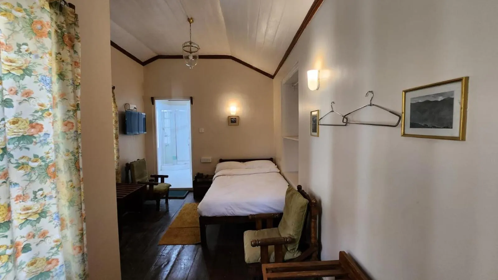 Bed in Ivanhoe Hotel (A Heritage Property)