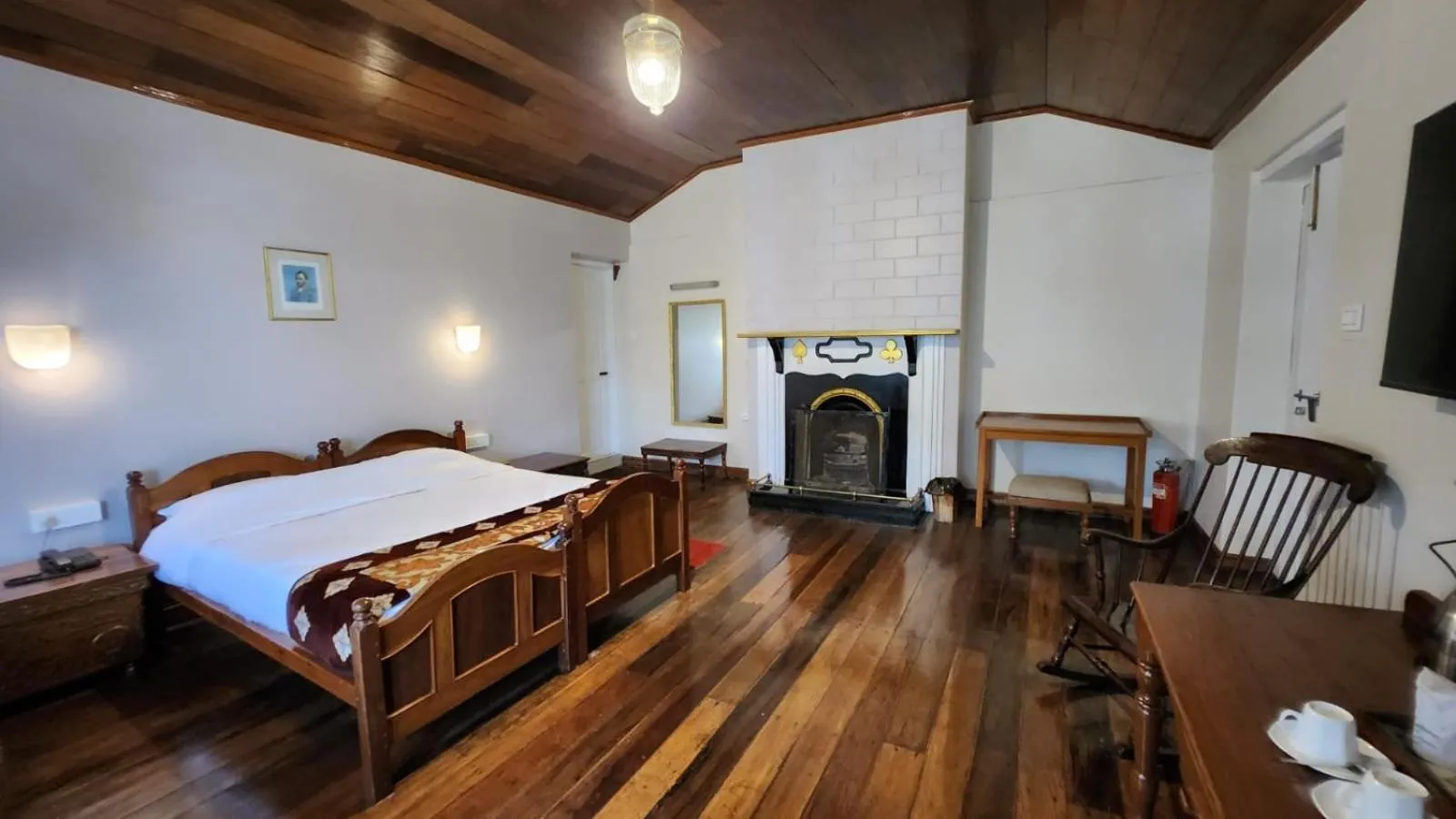 Bed in Ivanhoe Hotel (A Heritage Property)