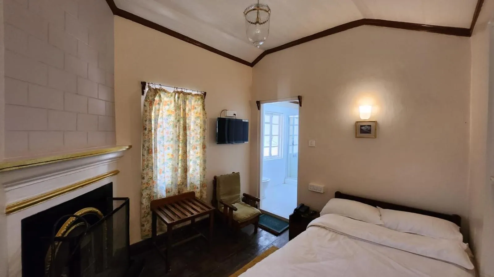 Photo of the whole room in Ivanhoe Hotel (A Heritage Property)