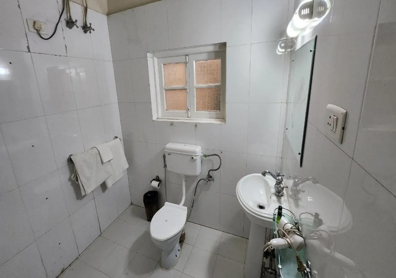 Shower in Ivanhoe Hotel (A Heritage Property)