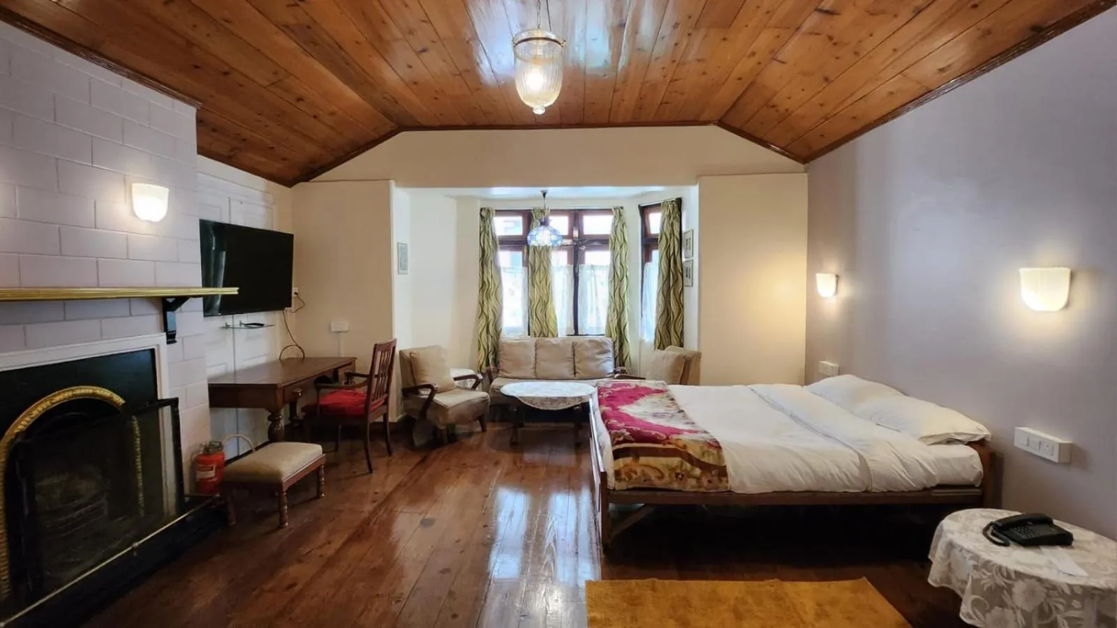 Bed in Ivanhoe Hotel (A Heritage Property)