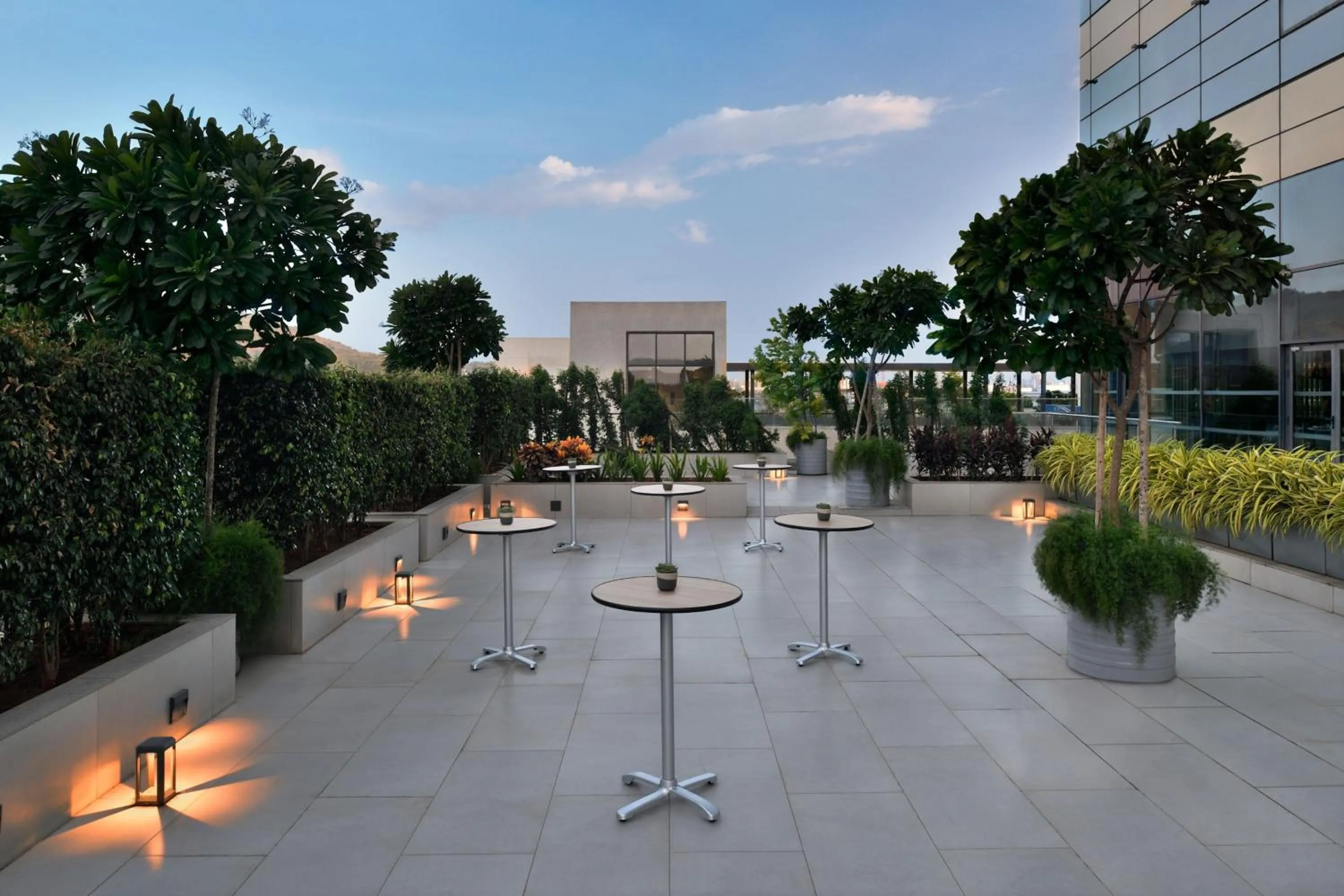 Restaurant/places to eat in Le Méridien Navi Mumbai