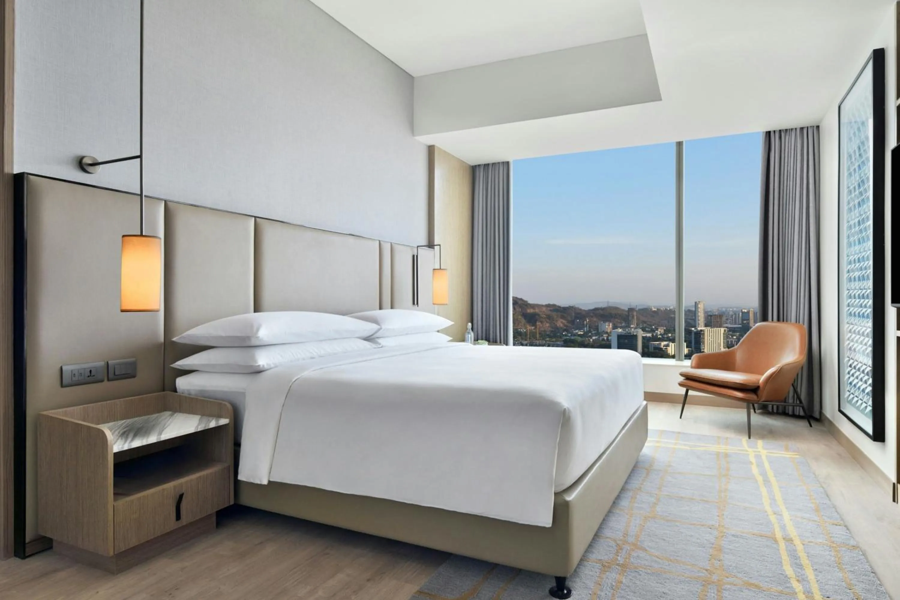 Lounge or bar, Bed in Le Méridien Navi Mumbai