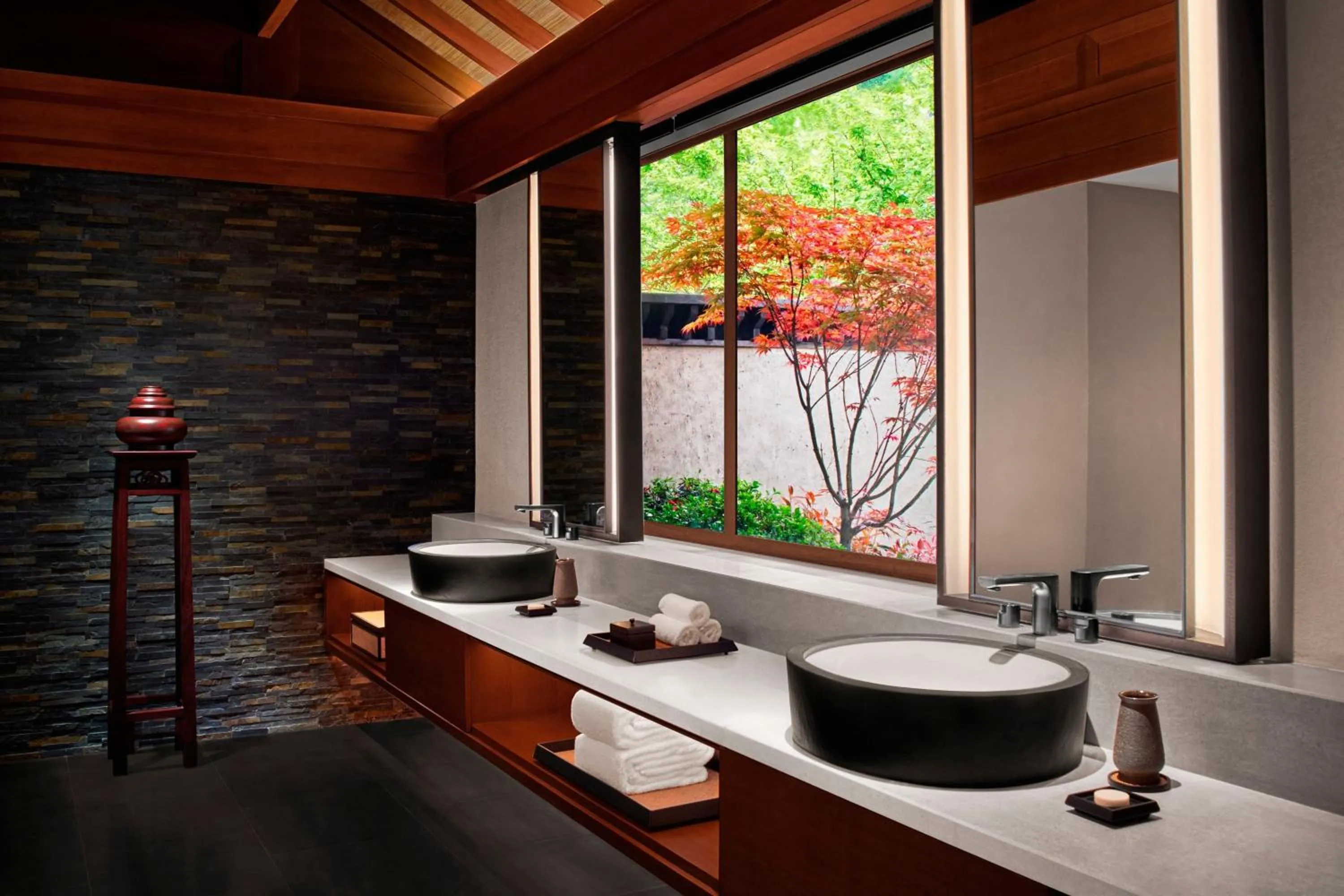Bathroom in Rissai Valley, a Ritz-Carlton Reserve