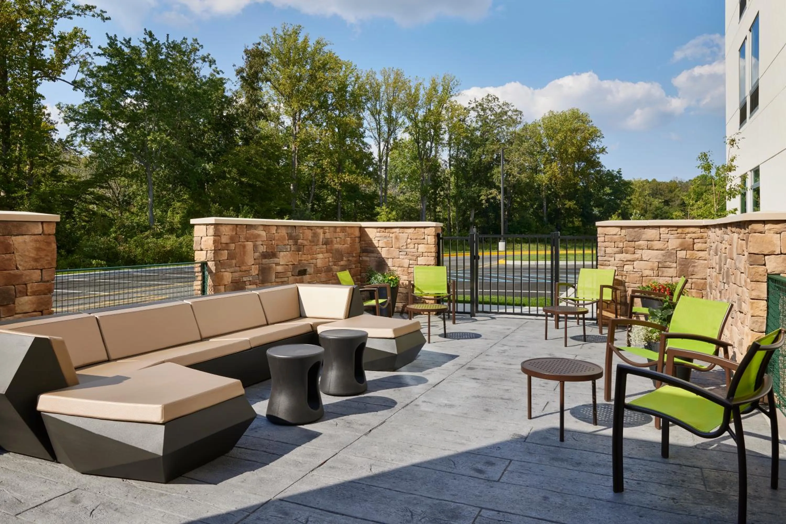 Patio in SpringHill Suites by Marriott Frederica