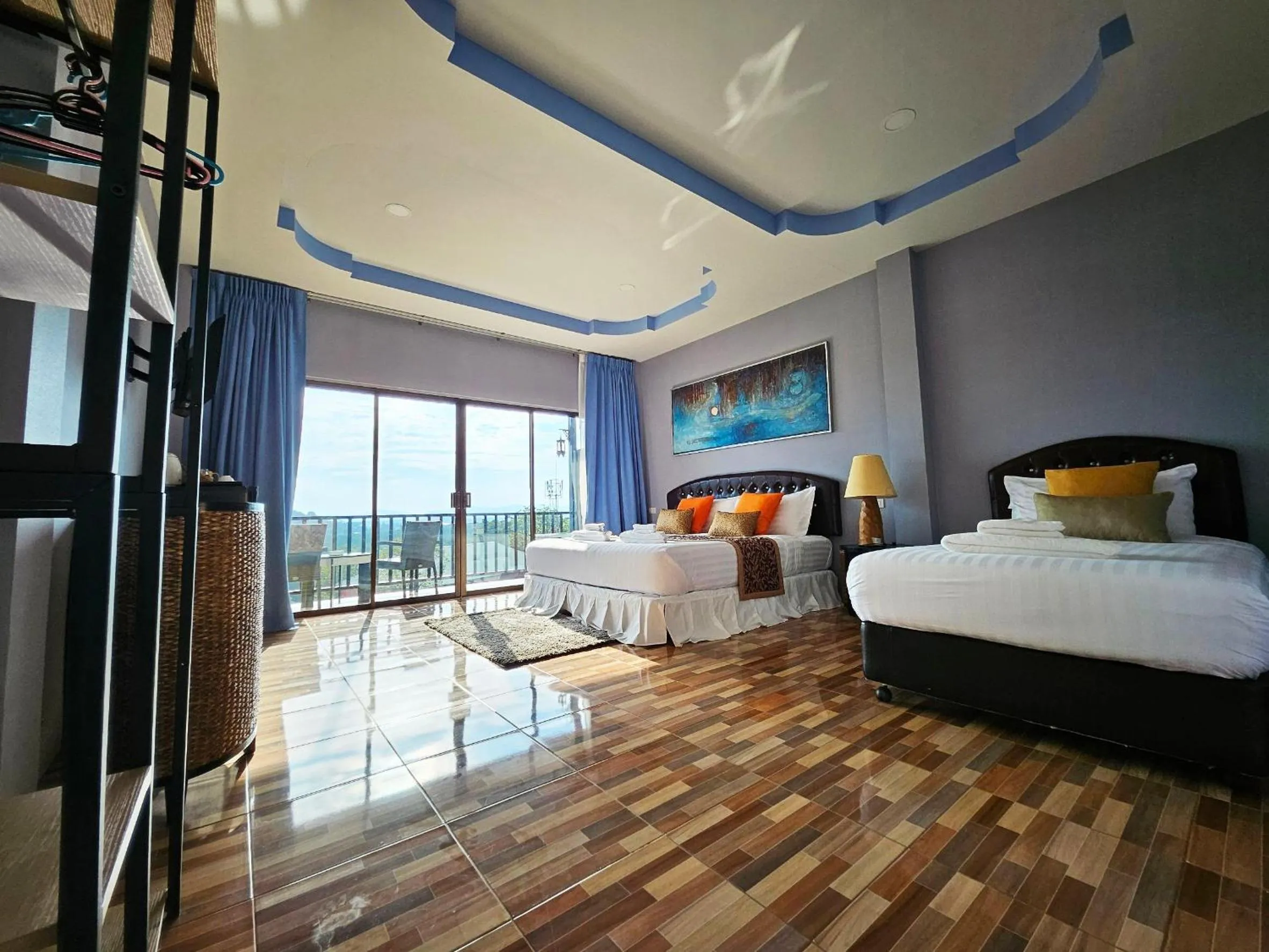 Photo of the whole room, Bed in So View Phuket Resort