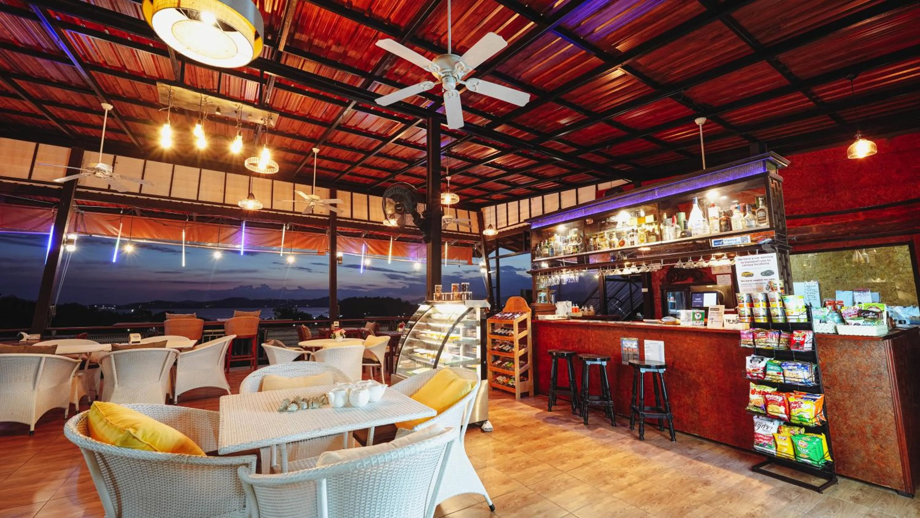 Restaurant/places to eat in So View Phuket Resort