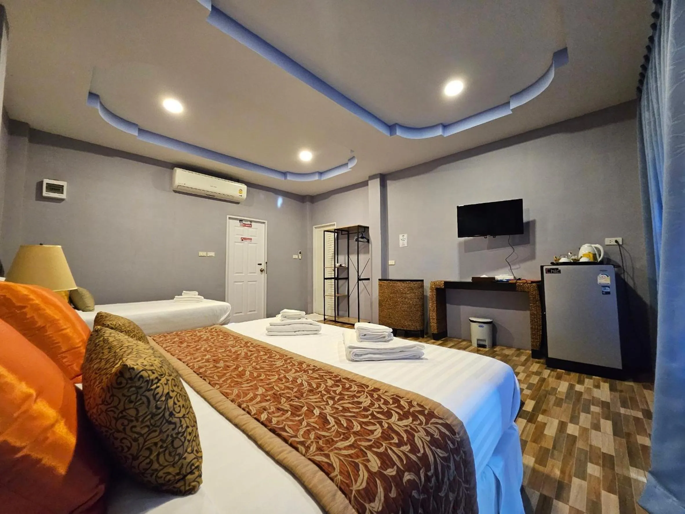 TV and multimedia, Bed in So View Phuket Resort