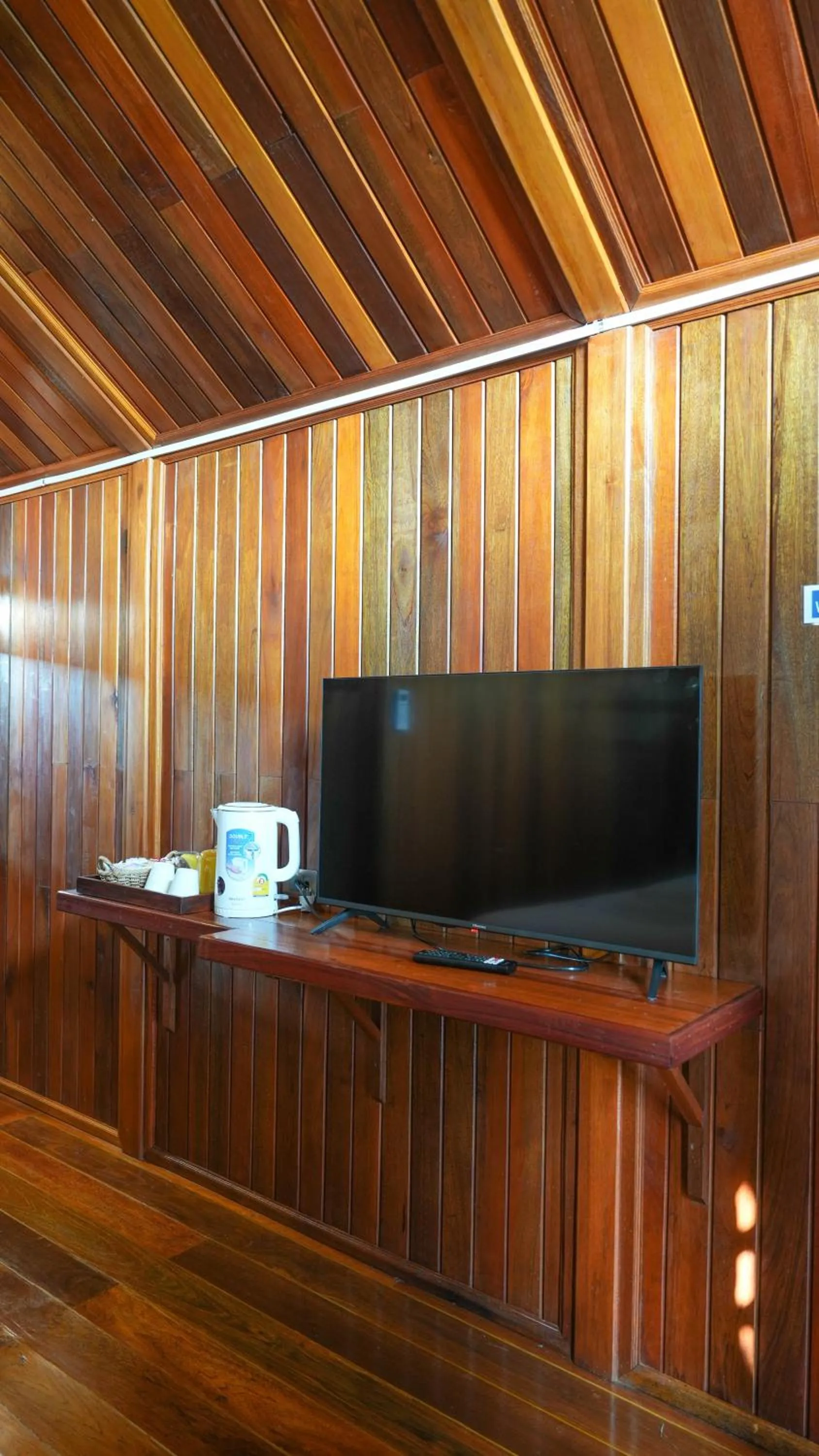 TV and multimedia in So View Phuket Resort