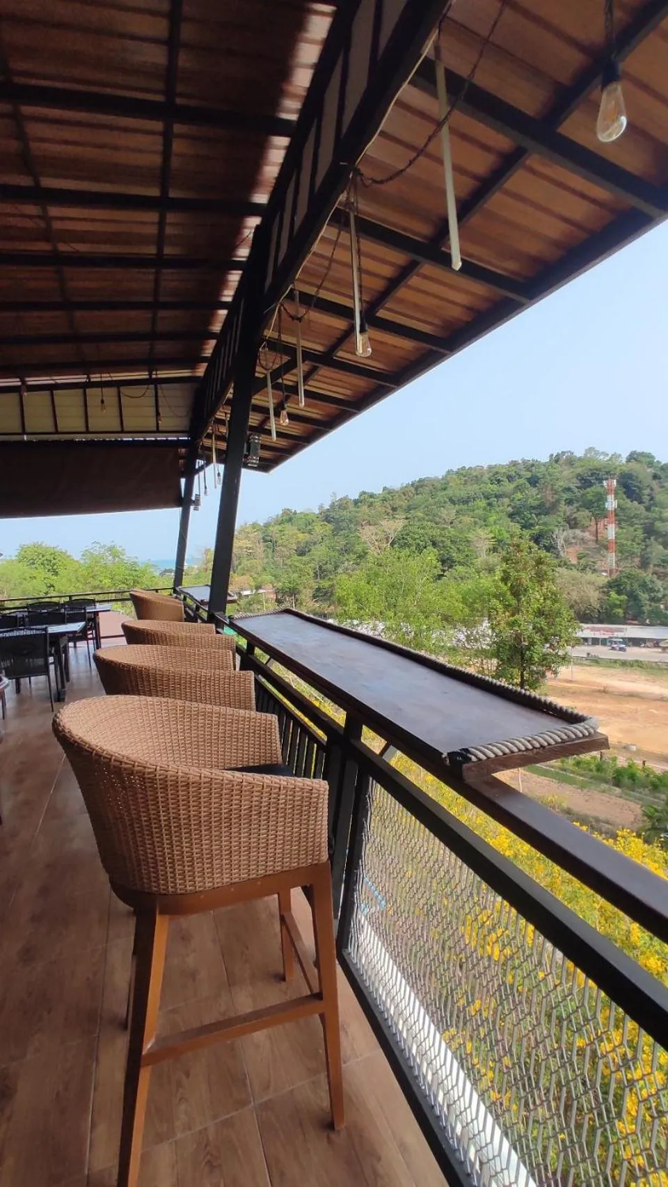 Restaurant/places to eat in So View Phuket Resort