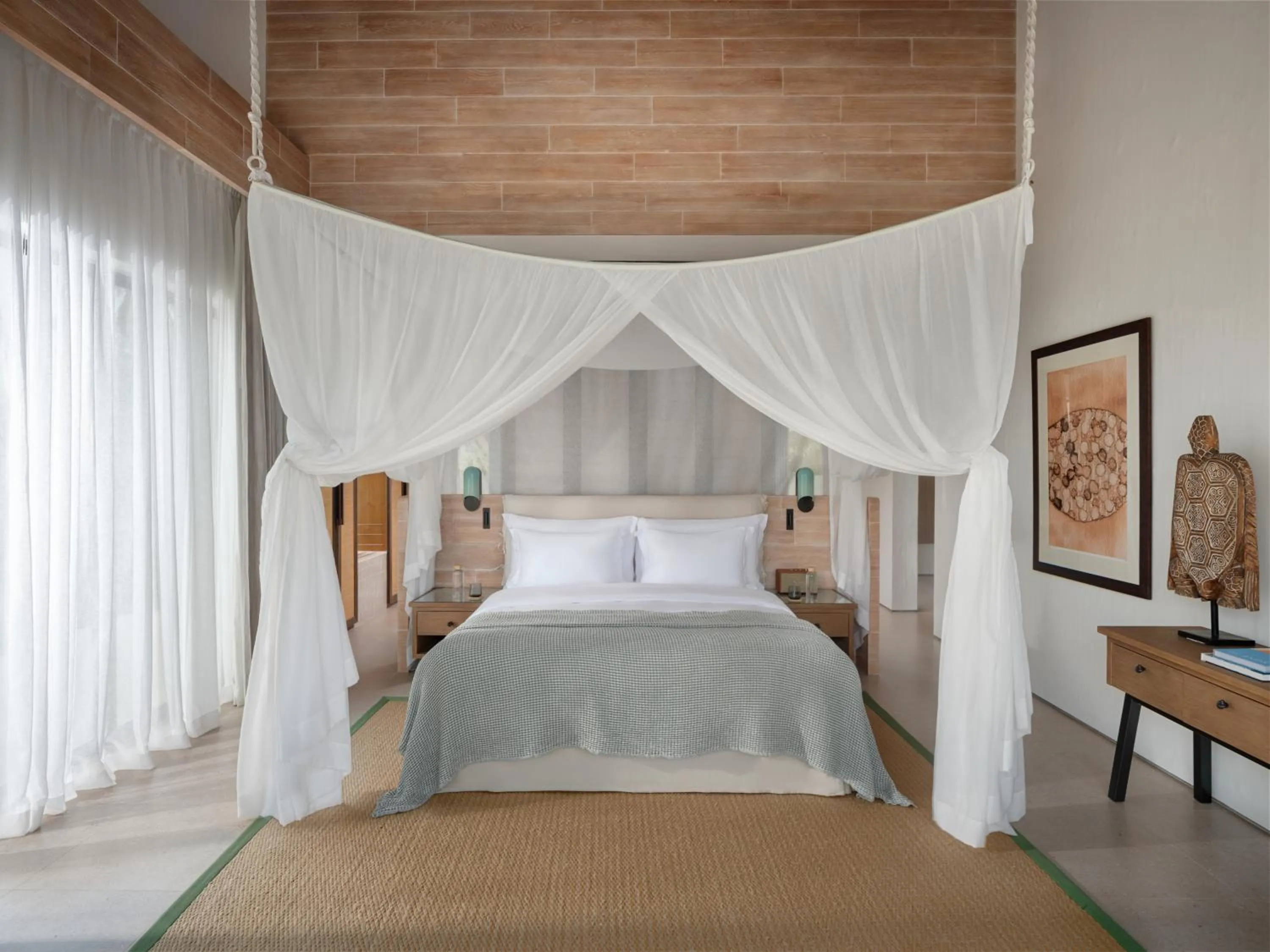 Bed in Six Senses Kanuhura